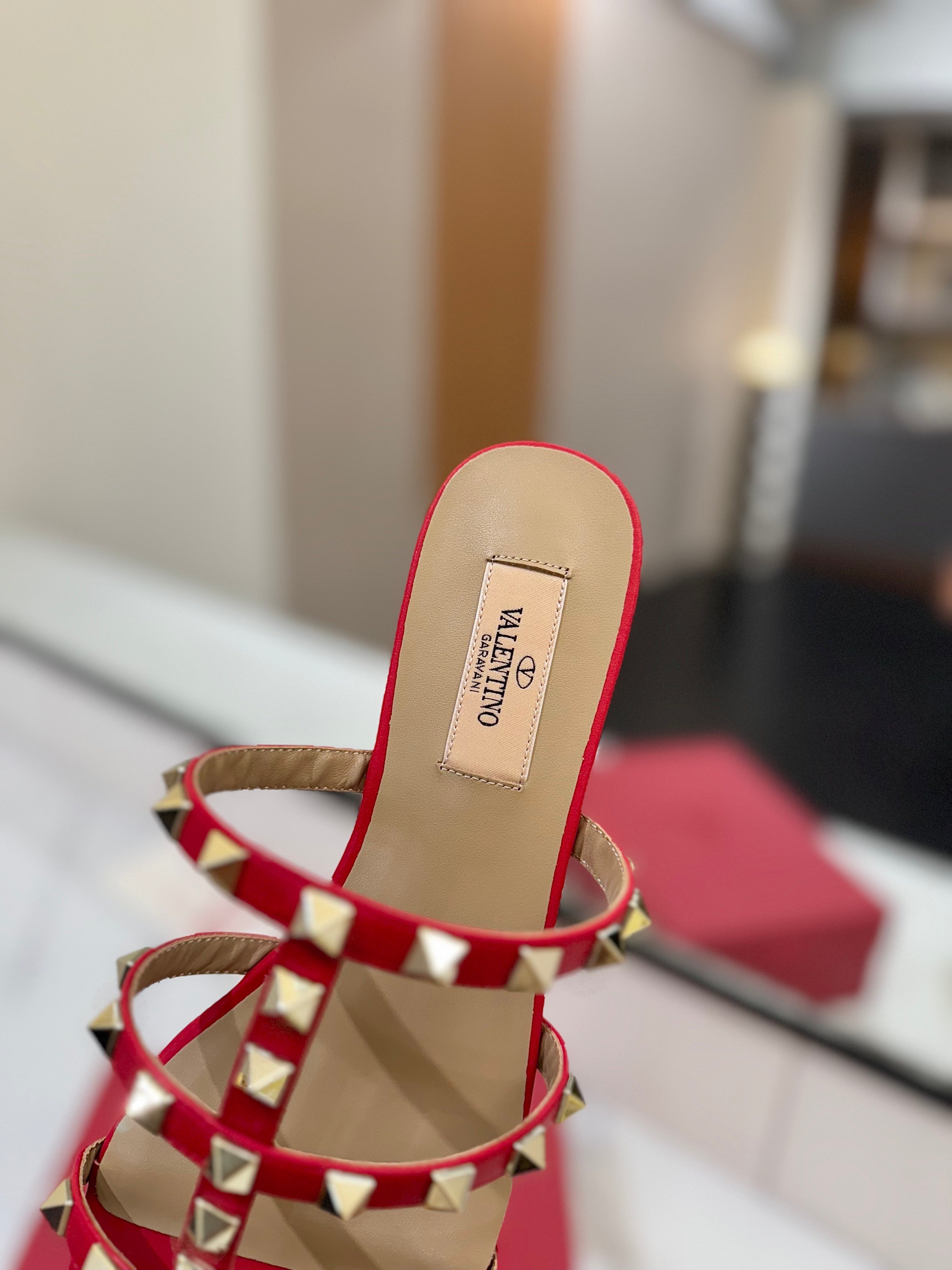 VALENTINO 26S SANDALS IN RED CALFSKIN WITH GOLD STUDS