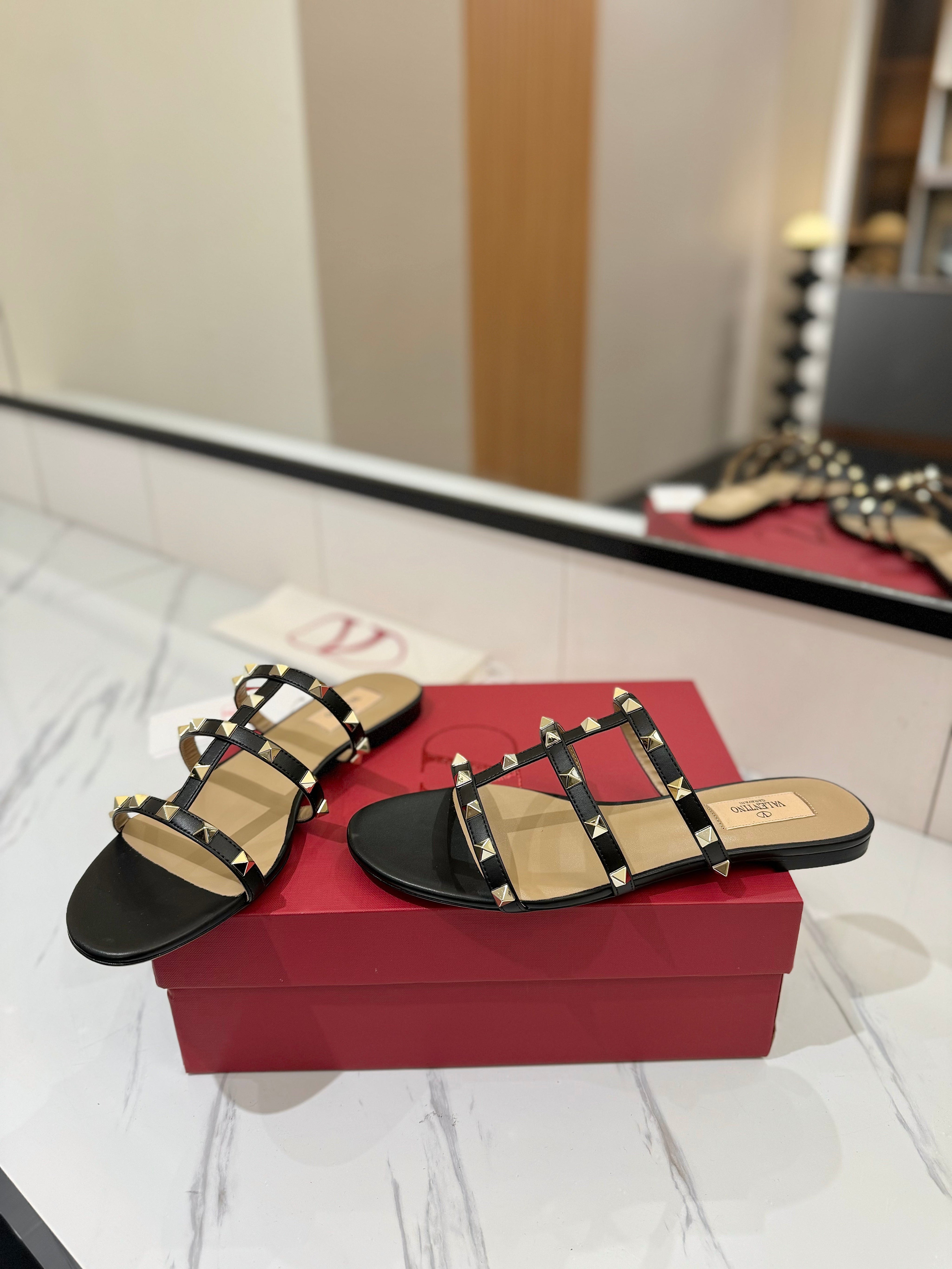 VALENTINO 26S SANDALS IN BLACK CALFSKIN WITH GOLD STUDS