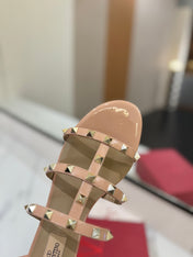 VALENTINO 26S SANDALS IN BEIGE PINK PATENT CALFSKIN WITH GOLD STUDS