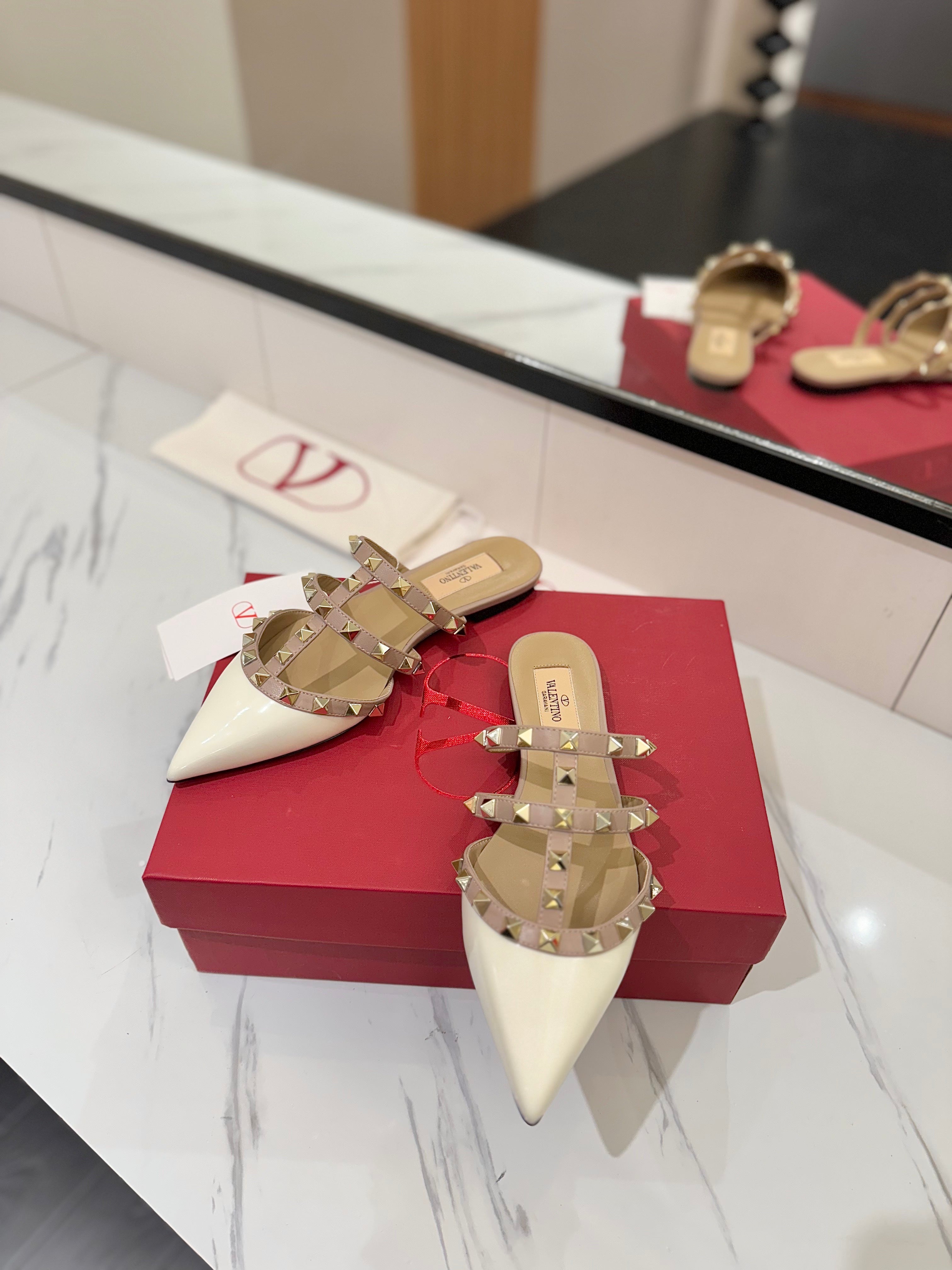 VALENTINO 26S STUDDED FLAT MULES IN WHITE PATENT CALFSKIN