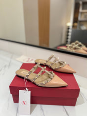 VALENTINO 26S STUDDED FLAT MULES IN BEIGE PINK PATENT CALFSKIN
