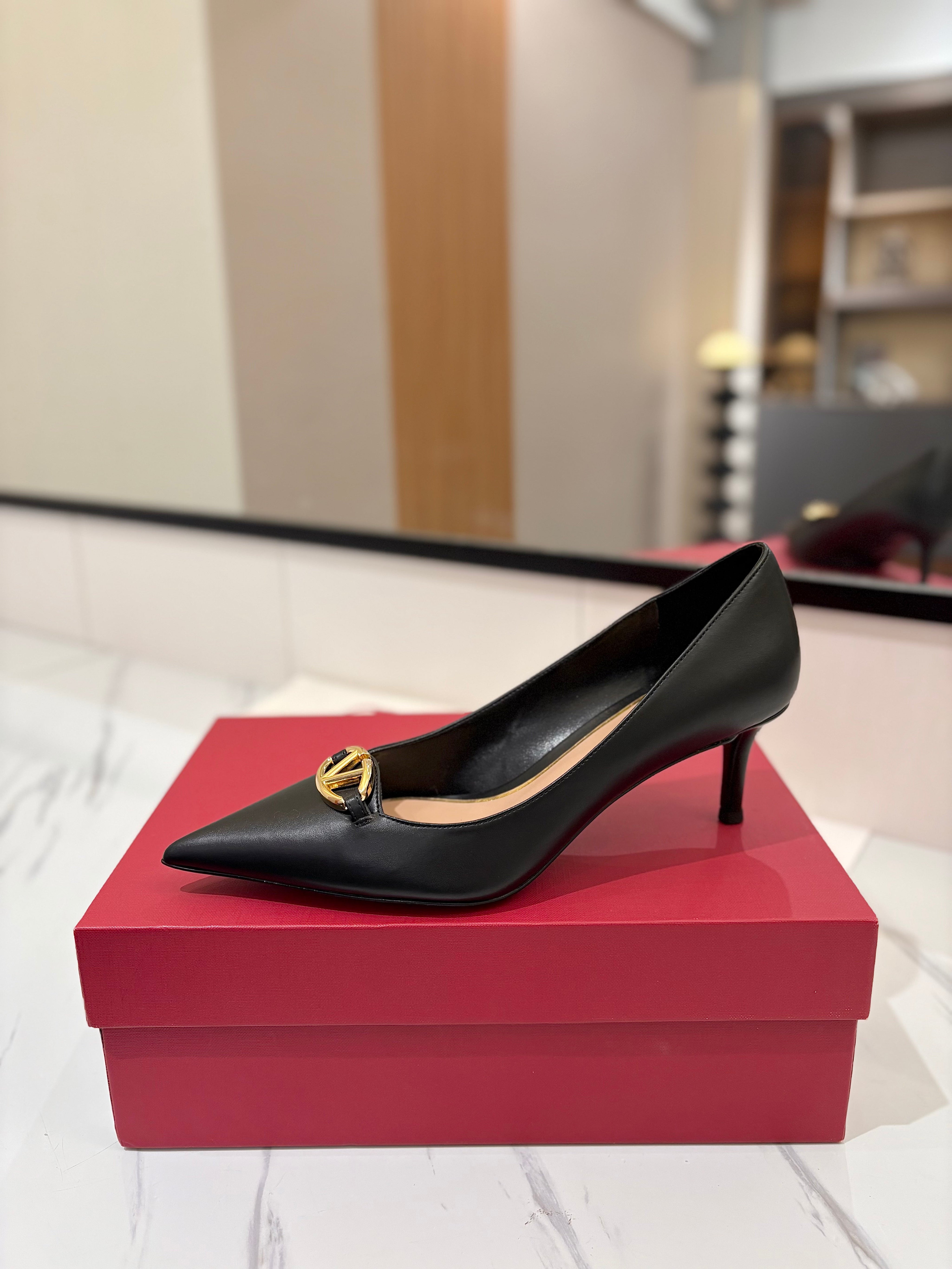 VALENTINO 26S POINTED-TOE PUMPS 65 MM IN BLACK SMOOTH CALFSKIN