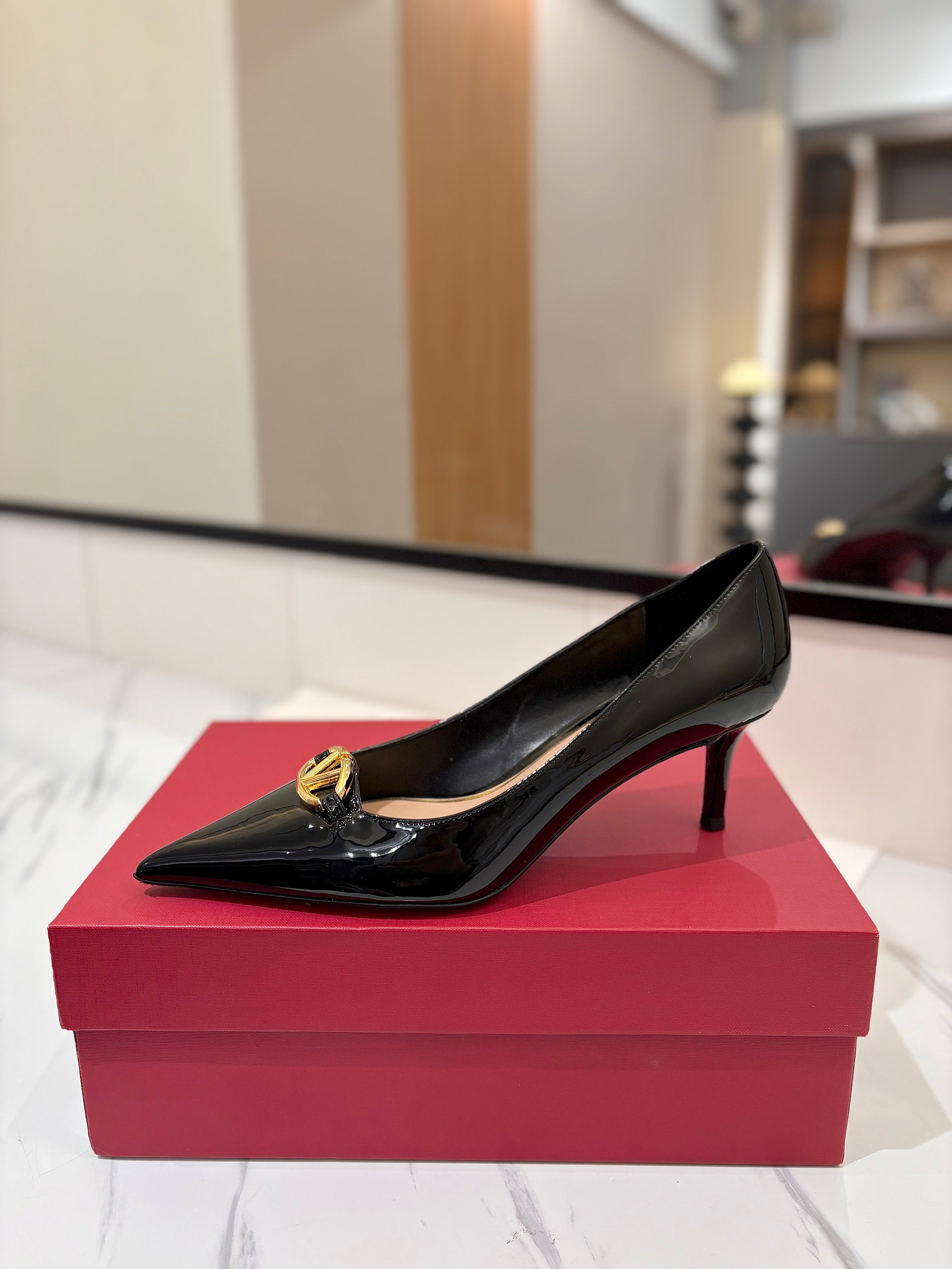 VALENTINO 26S POINTED-TOE PUMPS 65 MM IN BLACK PATENT CALFSKIN