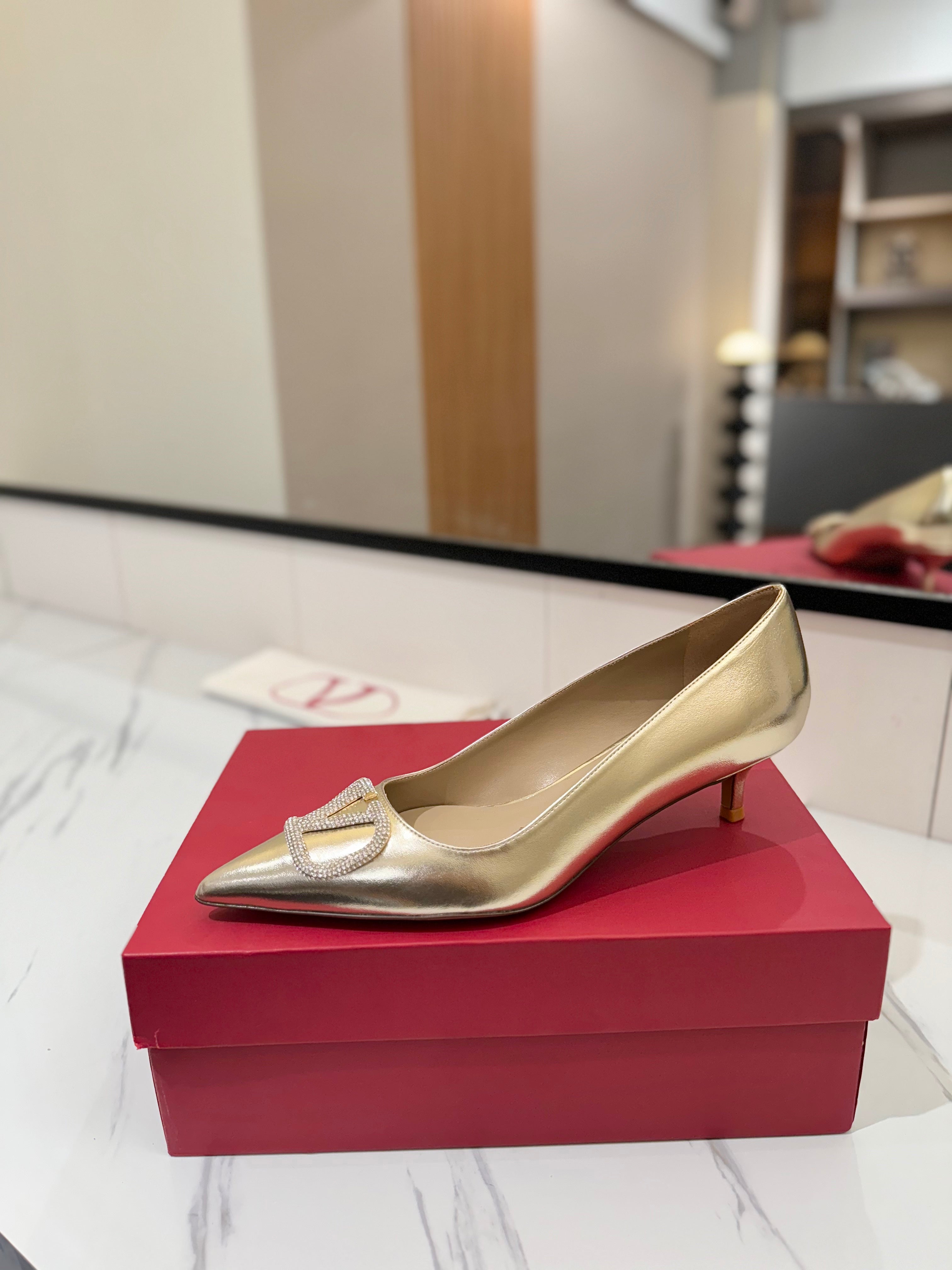 VALENTINO 26S HIGH HEELS 45 MM IN METALLIC GOLD CALFSKIN WITH VLOGO CRYSTAL