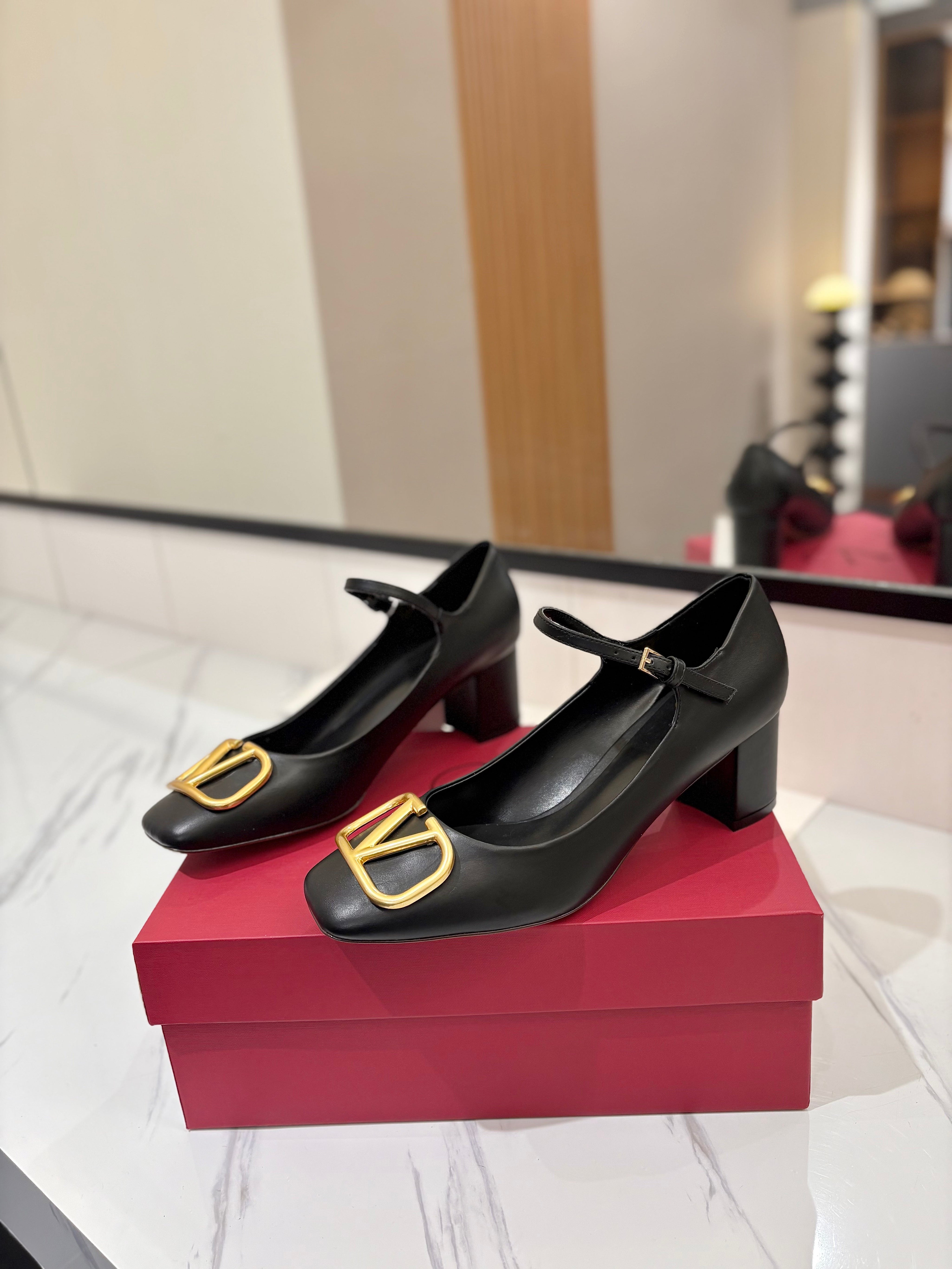 VALENTINO 26S MARY JANE HEELS 60 MM IN BLACK SMOOTH CALFSKIN WITH GOLD HARDWARE