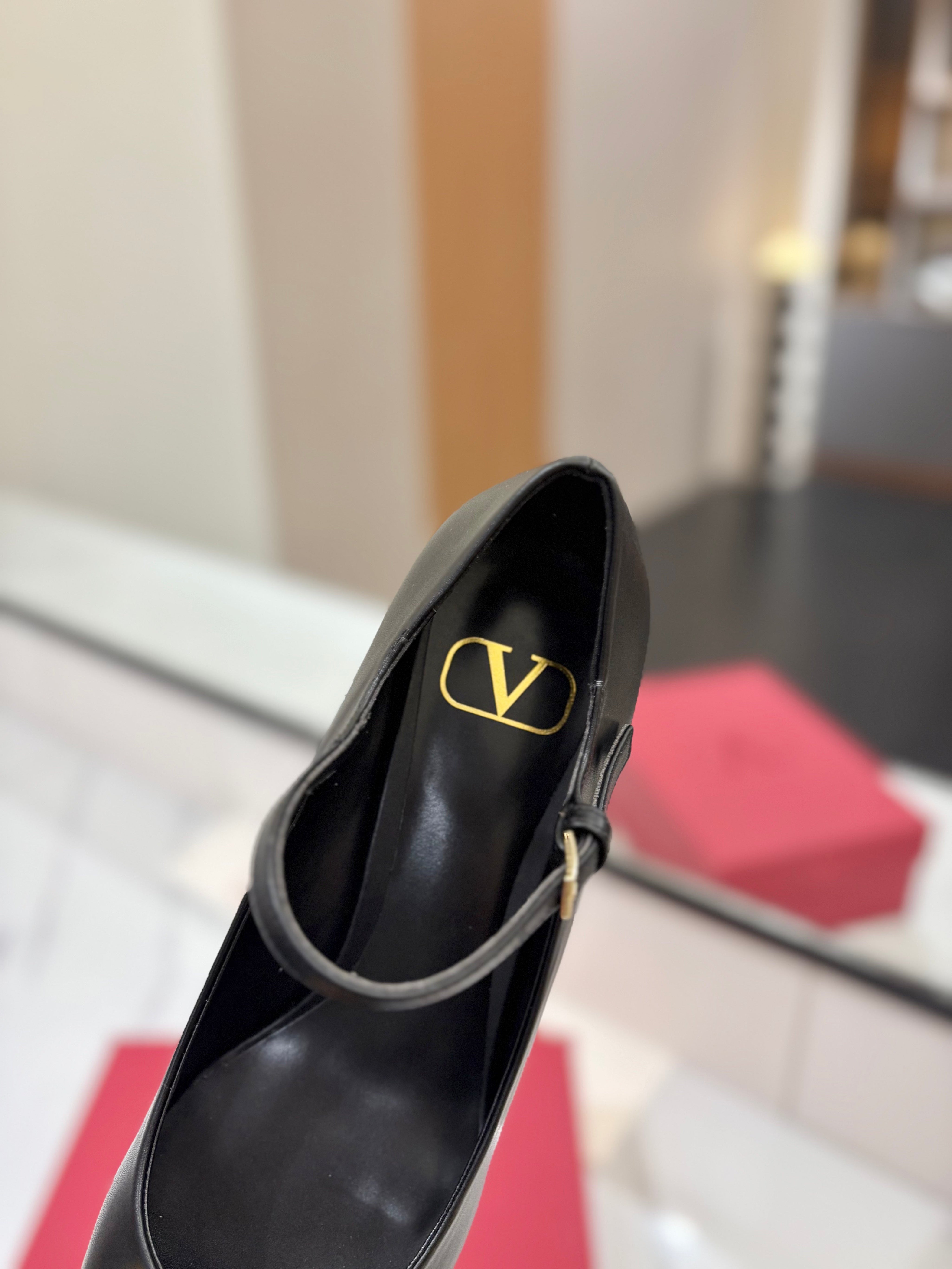 VALENTINO 26S MARY JANE HEELS 60 MM IN BLACK SMOOTH CALFSKIN WITH GOLD HARDWARE
