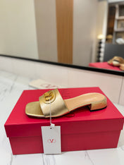VALENTINO 26S SANDALS IN GOLD SMOOTH CALFSKIN WITH GOLD HARDWARE