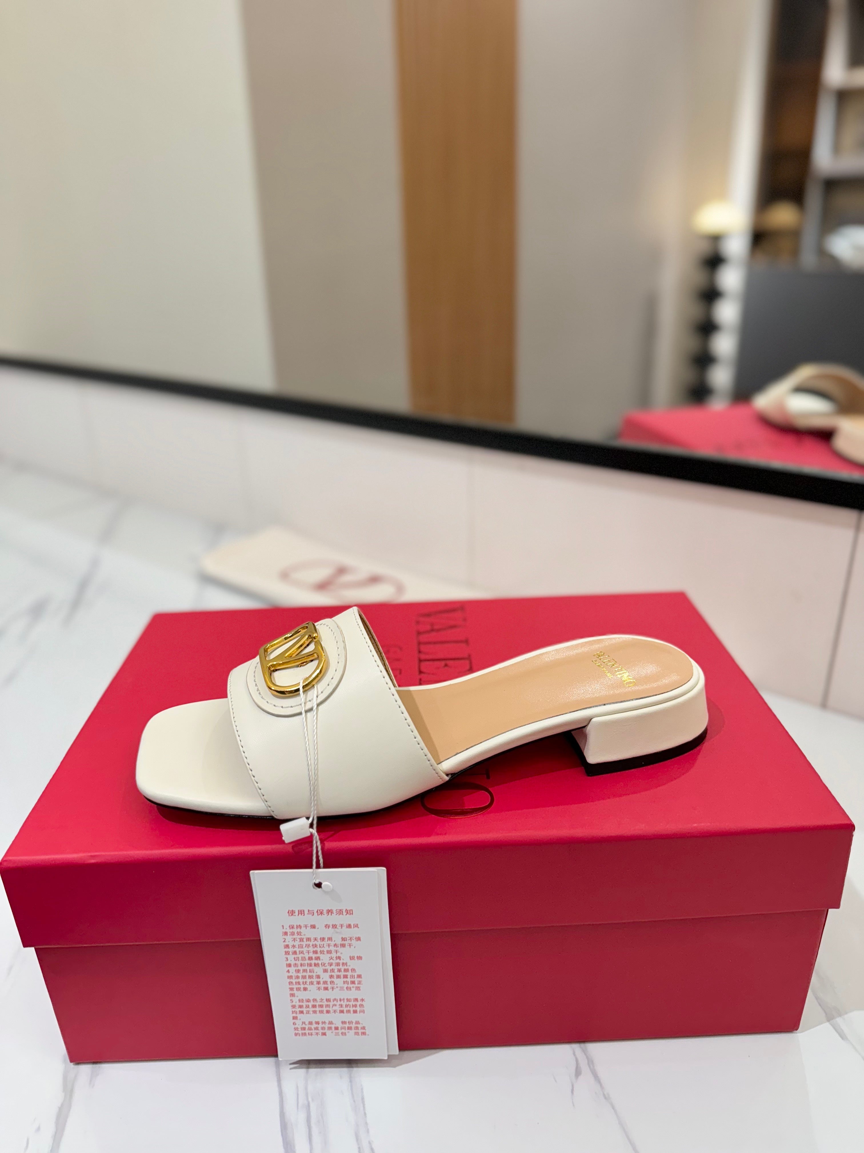 VALENTINO 26S SANDALS IN WHITE SMOOTH CALFSKIN WITH GOLD HARDWARE