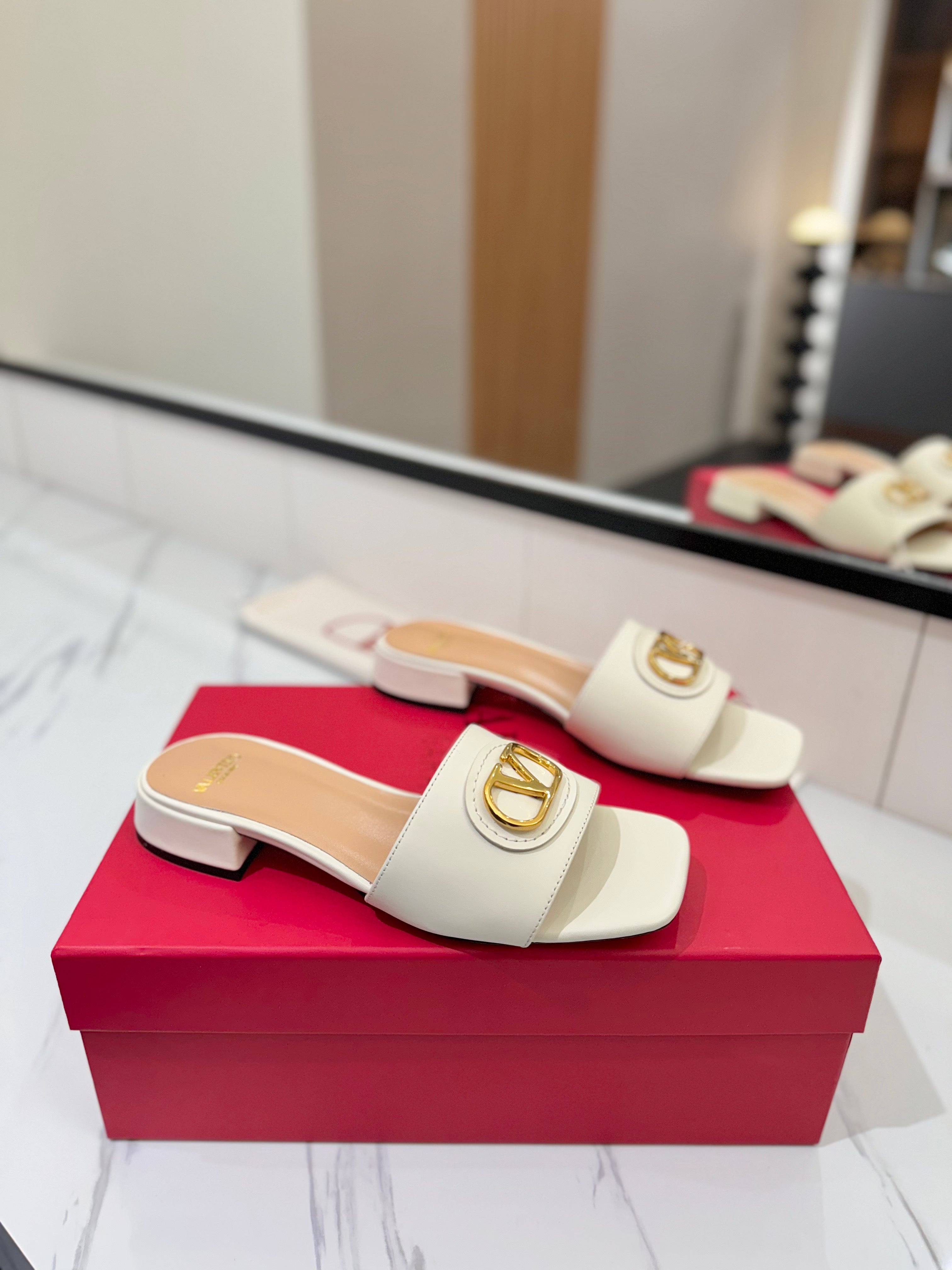 VALENTINO 26S SANDALS IN WHITE SMOOTH CALFSKIN WITH GOLD HARDWARE