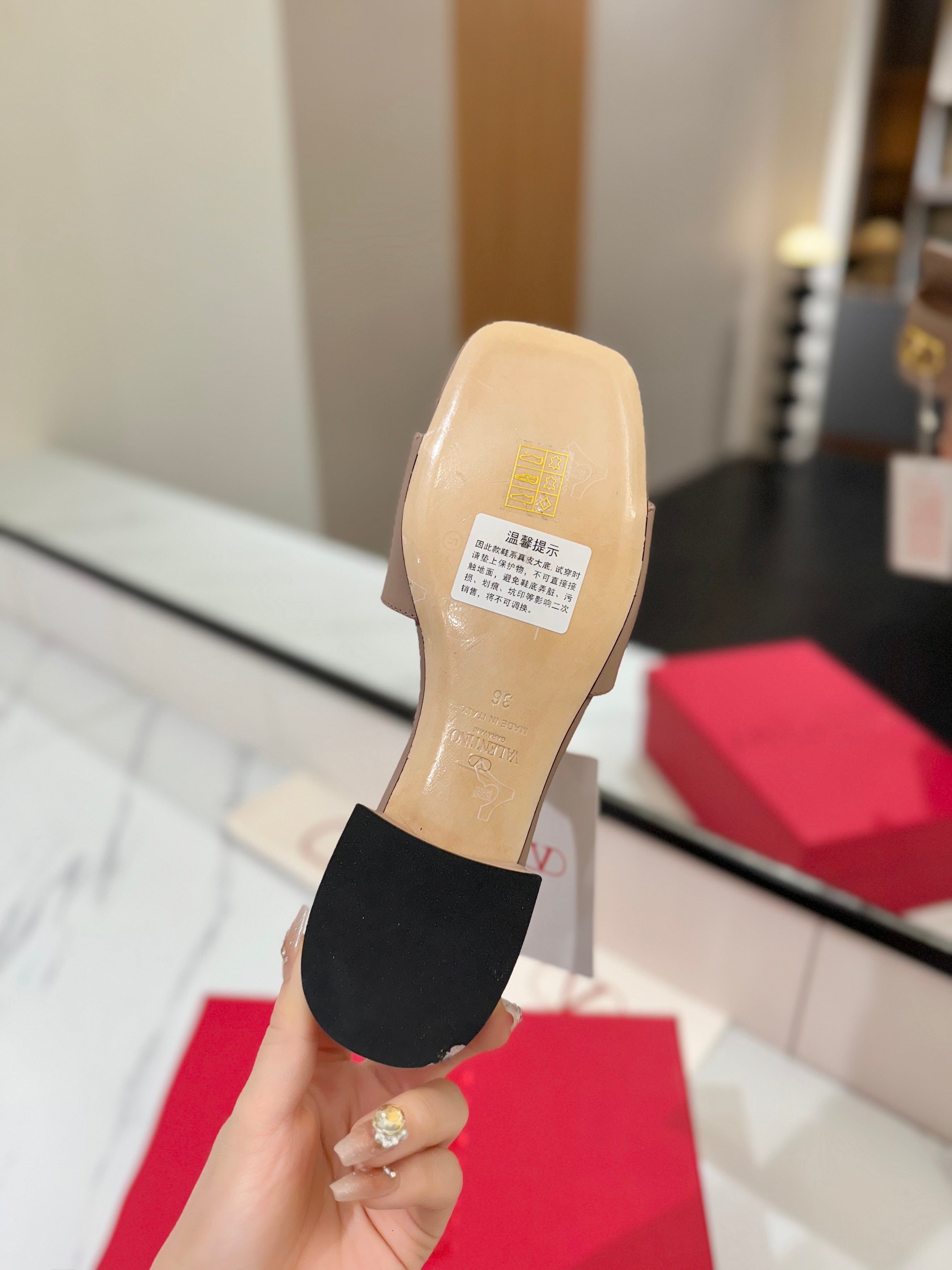 VALENTINO 26S SANDALS IN BEIGE SMOOTH CALFSKIN WITH GOLD HARDWARE