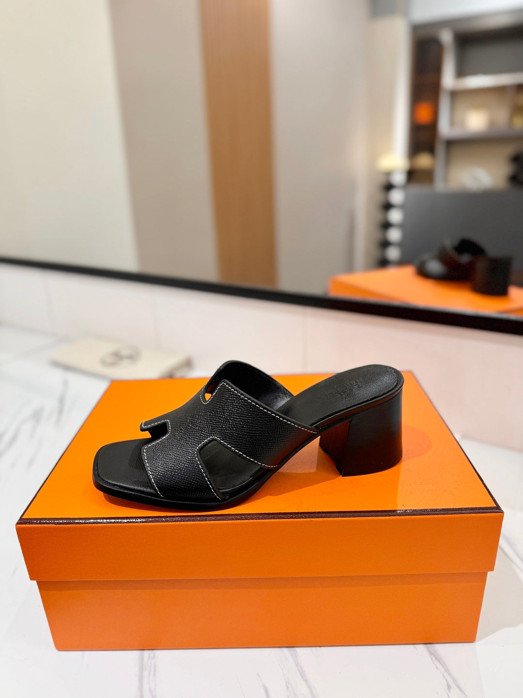 HM 26S HELIA SANDAL 70MM IN BLACK EPSOM CALFSKIN
