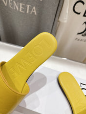 LOEWE 26S PEBBLE SLIDE IN YELLOW CALFSKIN GOLD HARDWARE
