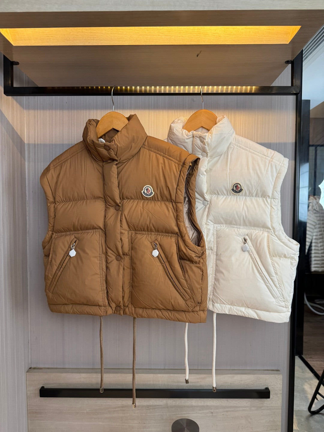 MONCLER 25S CONVERTIBLE JACKET IN BROWN 035