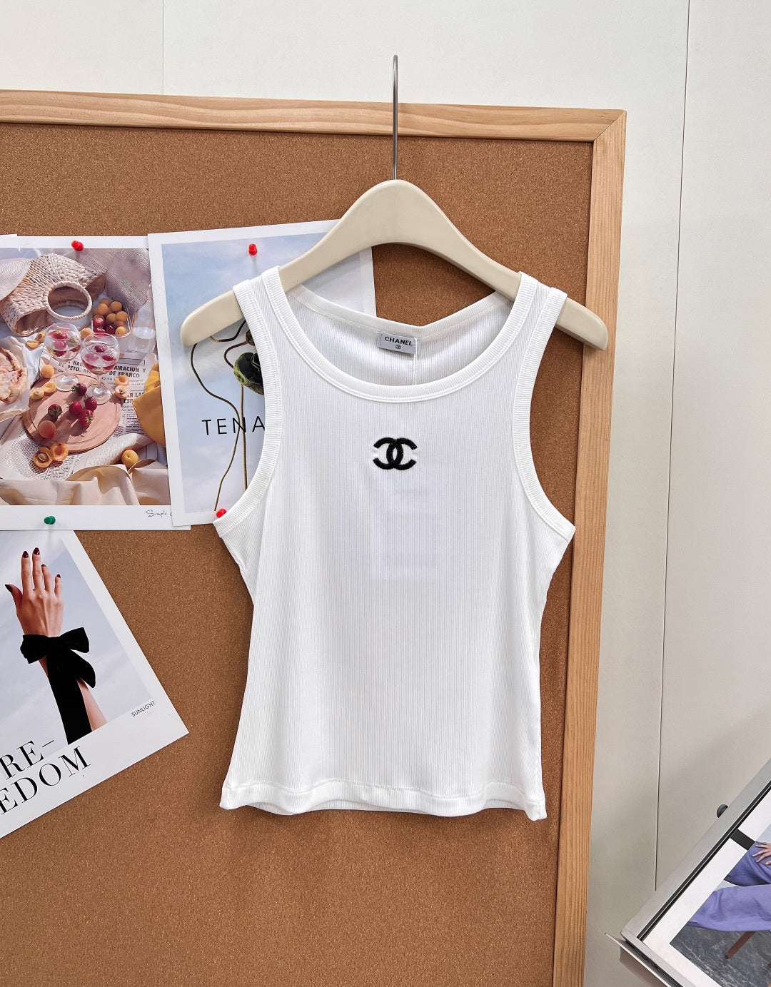 CHANEL 26S SLEEVELESS T-SHIRT 1408