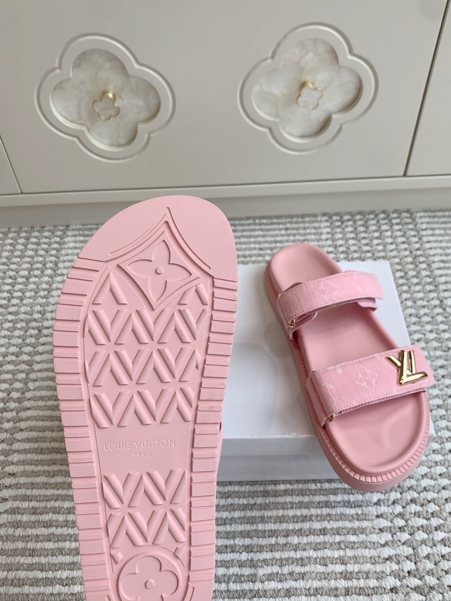 LV TWO-STRAP SANDALS 25S IN LIGHT PINK DENIM AND CALFSKIN  WITH GOLD HARDWARE