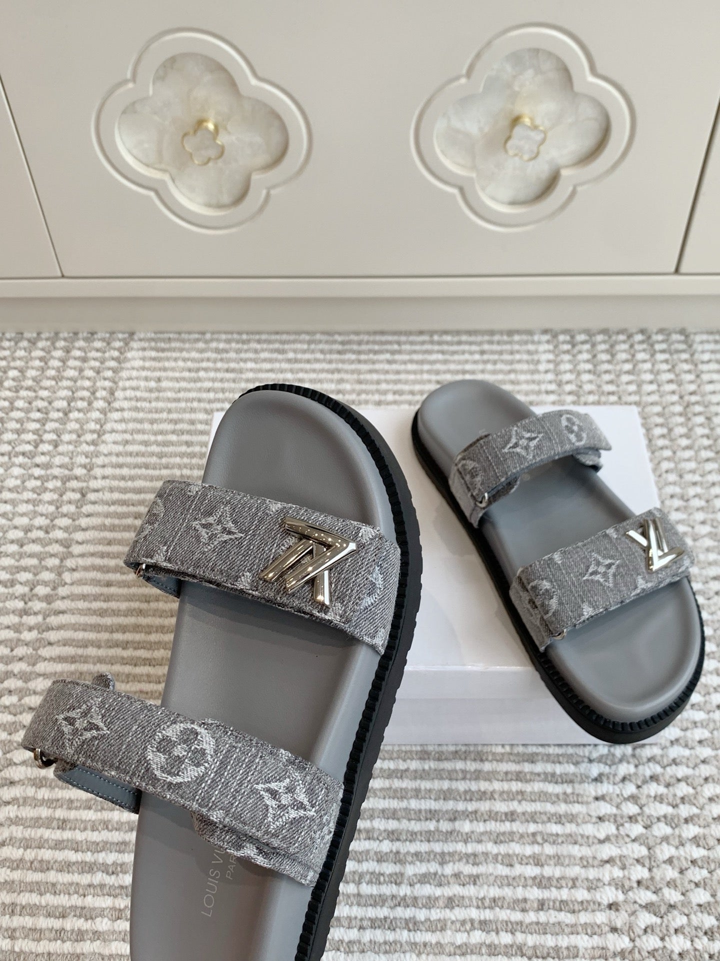 LV TWO-STRAP SANDALS 25S IN GREY DENIM AND CALFSKIN  WITH SILVER HARDWARE