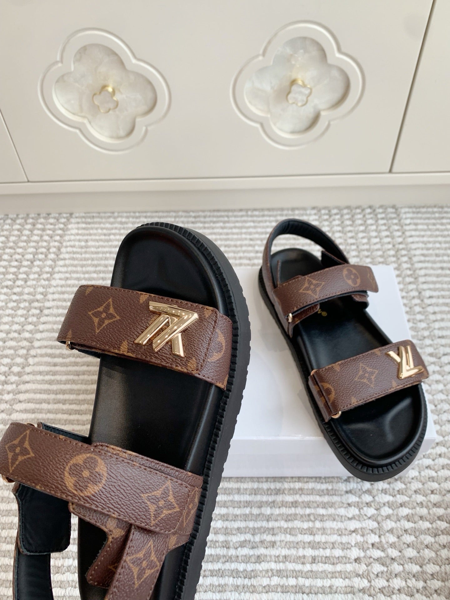 LV SANDALS 25S IN BROWN MIX BLACK CALFSKIN WITH GOLD HARDWARE