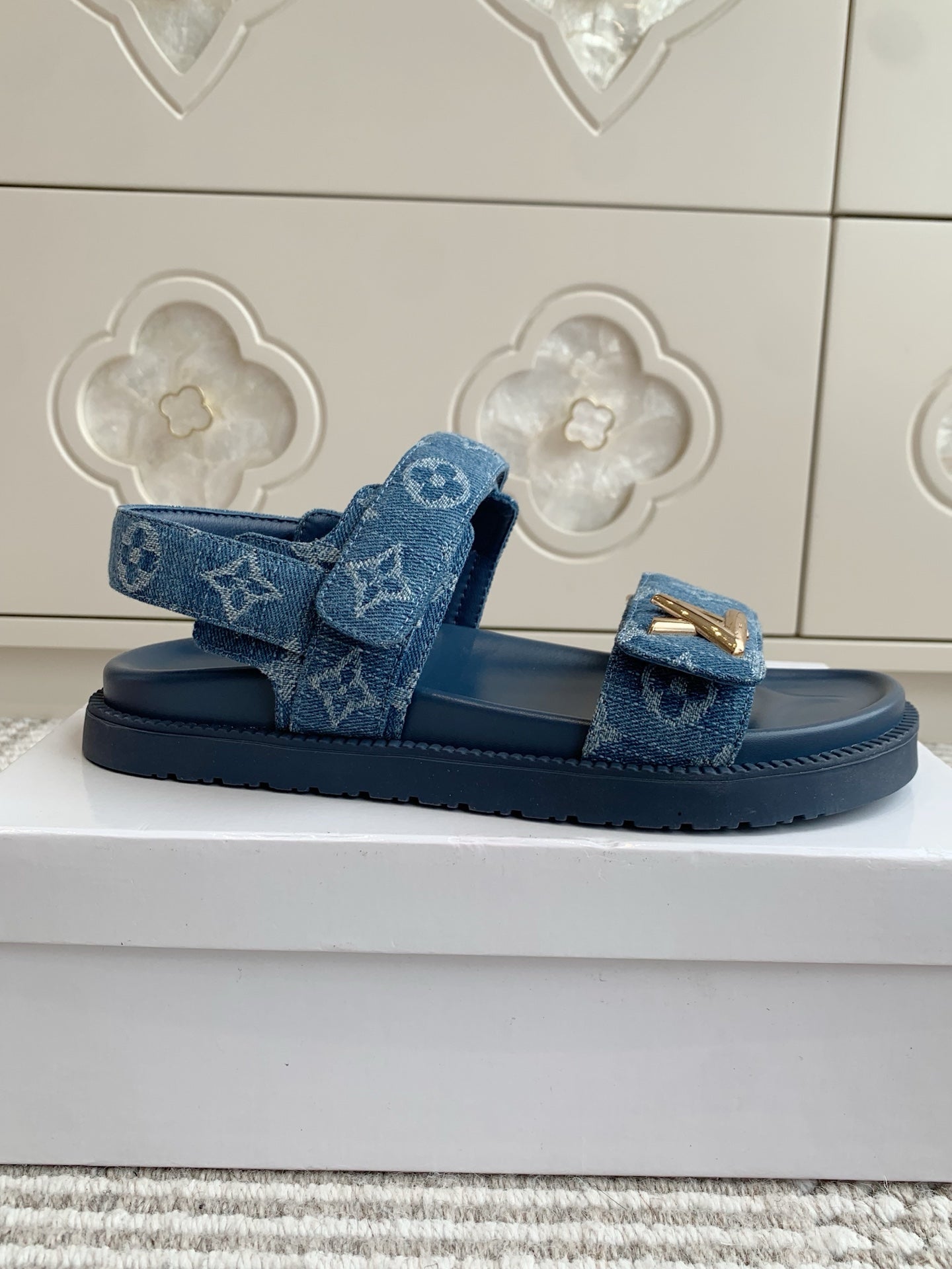 LV SANDALS 25S IN BLUE DENIM AND CALFSKIN WITH GOLD HARDWARE