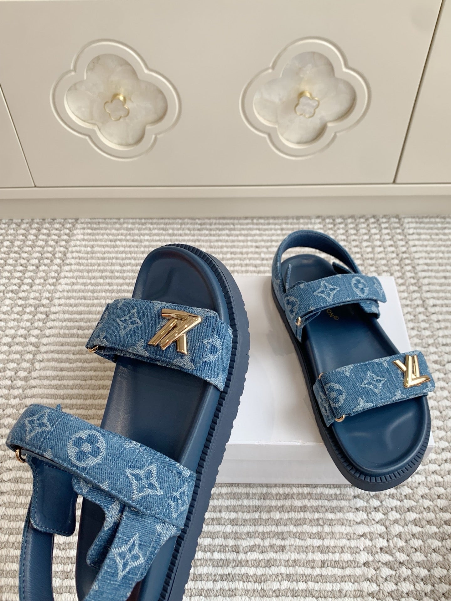 LV SANDALS 25S IN BLUE DENIM AND CALFSKIN WITH GOLD HARDWARE