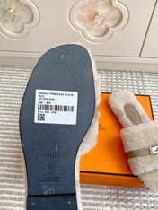 HM 25S GIULIA SANDAL IN PALE BEIGE GRAY SHEARLING WITH SILVER HARDWARE