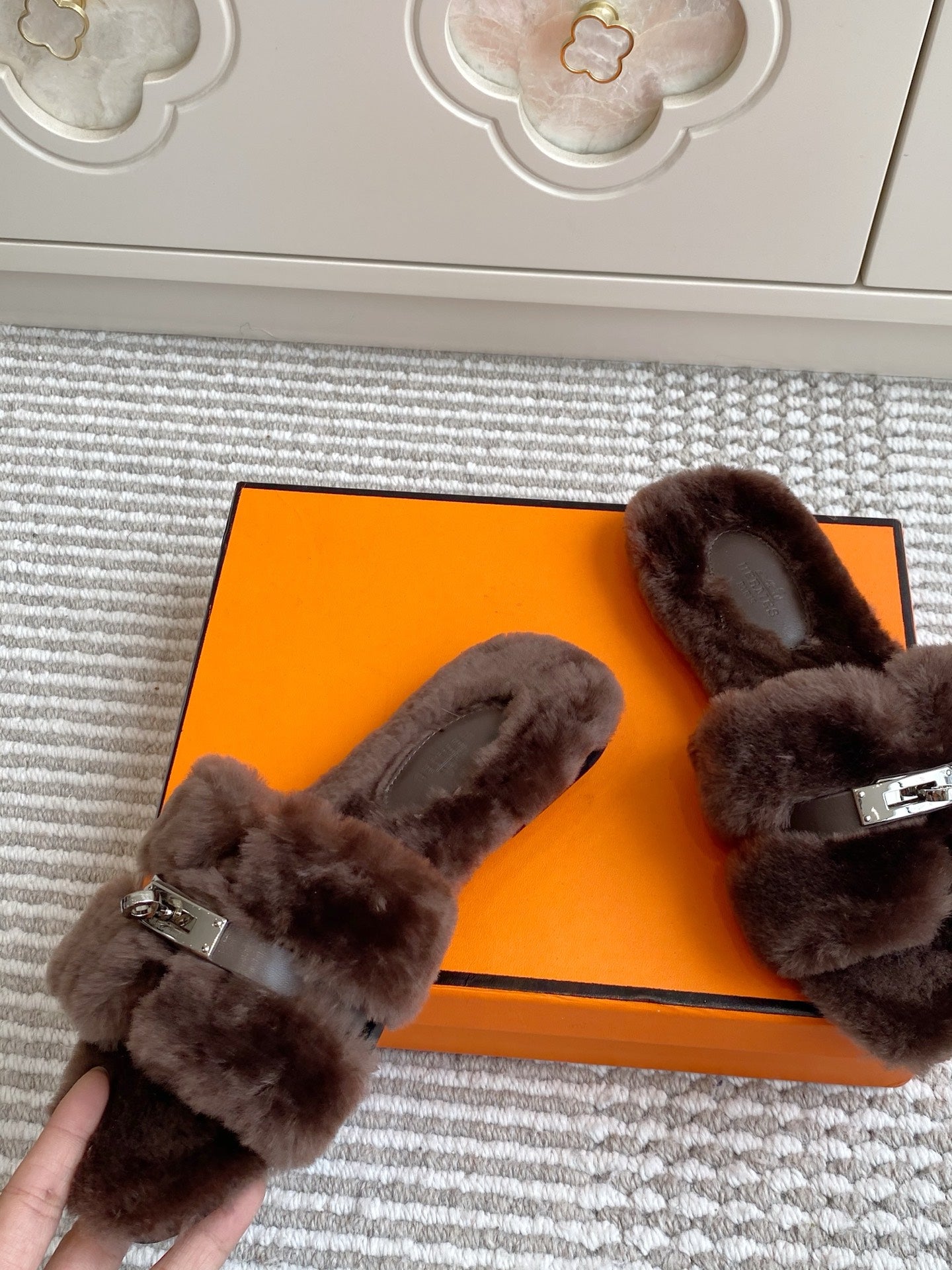 HM 25S ECLAIR SANDAL IN DARK BROWN SHEARLING WITH SILVER HARDWARE