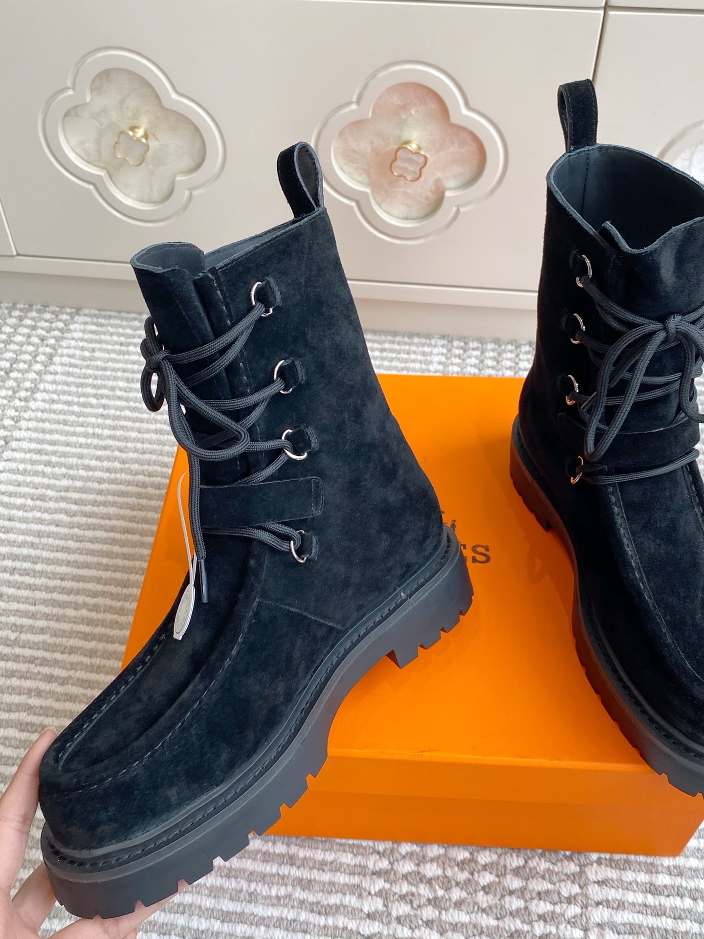 HM 25S ANKLE BOOTS IN BLACK SUEDE