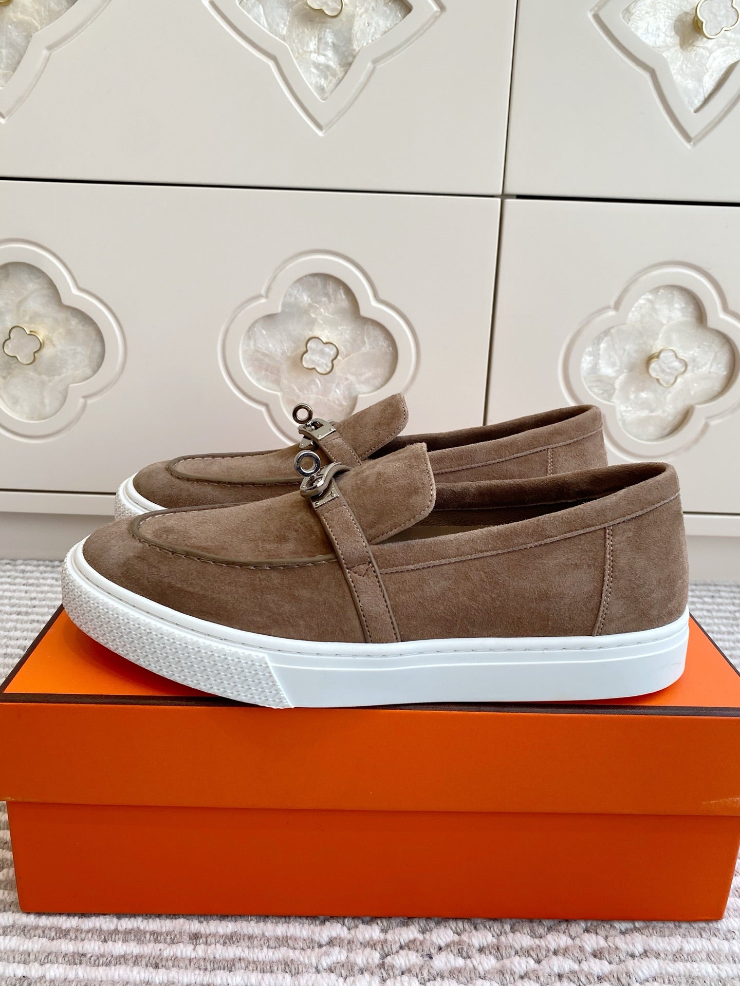 HM 25S SLIP-ON IN BROWN SUEDE WITH SILVER HARDWARE