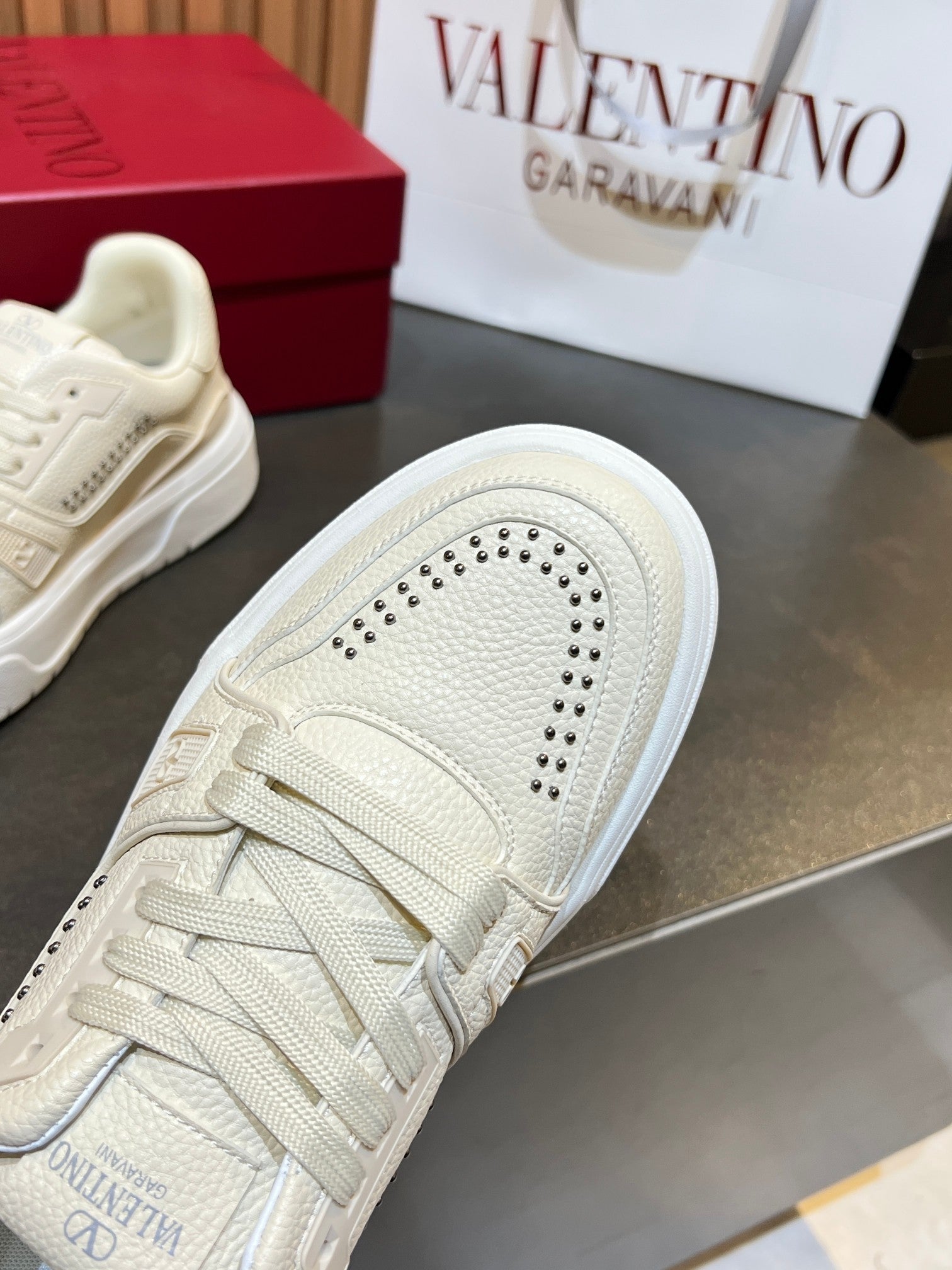 VALENTINO 26S ONESTUD SNEAKERS IN CREAM WHITE CALFSKIN