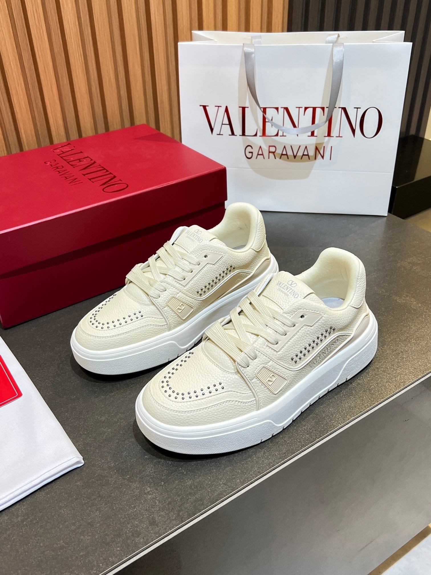 VALENTINO 26S ONESTUD SNEAKERS IN CREAM WHITE CALFSKIN