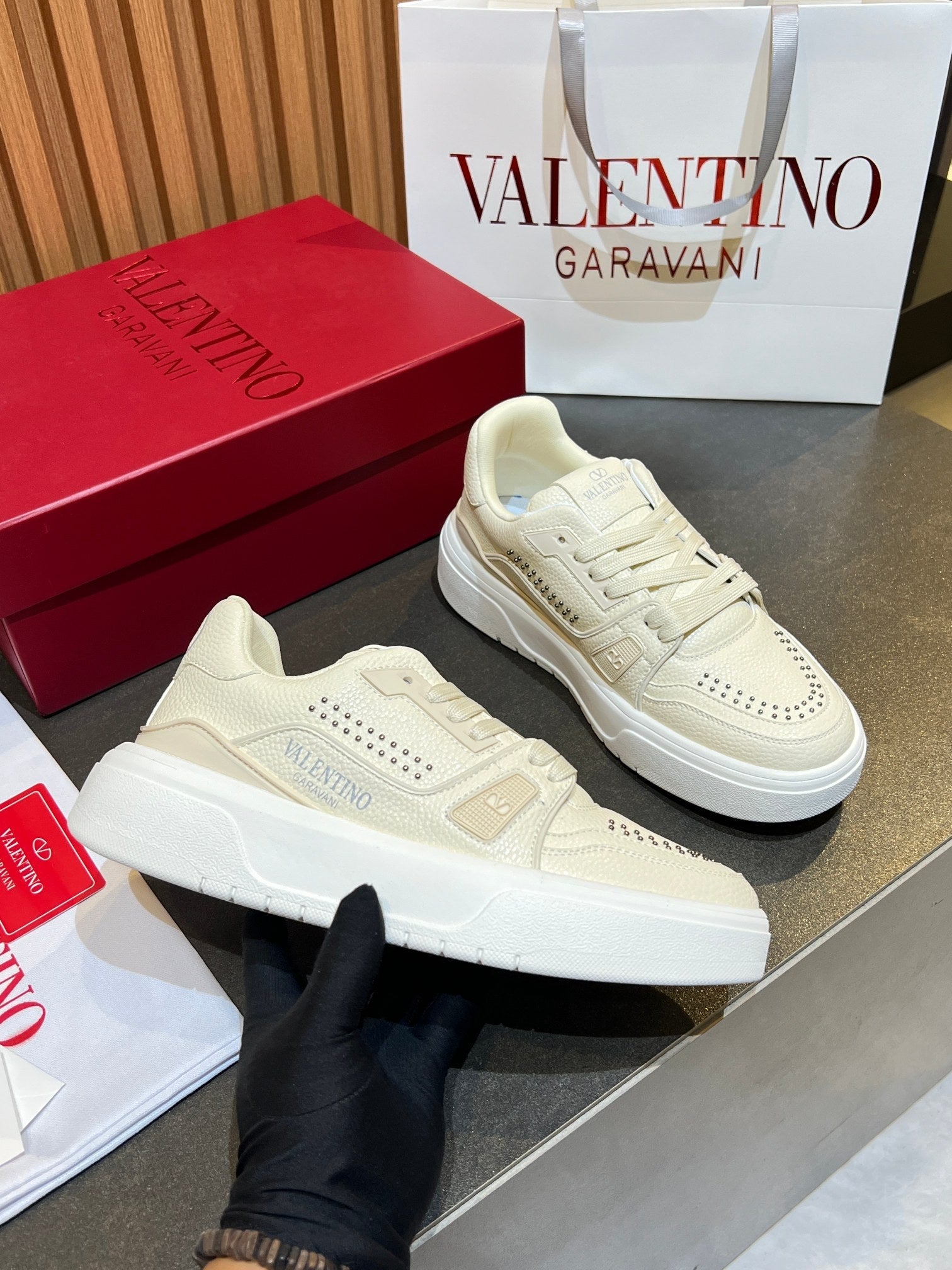 VALENTINO 26S ONESTUD SNEAKERS IN CREAM WHITE CALFSKIN
