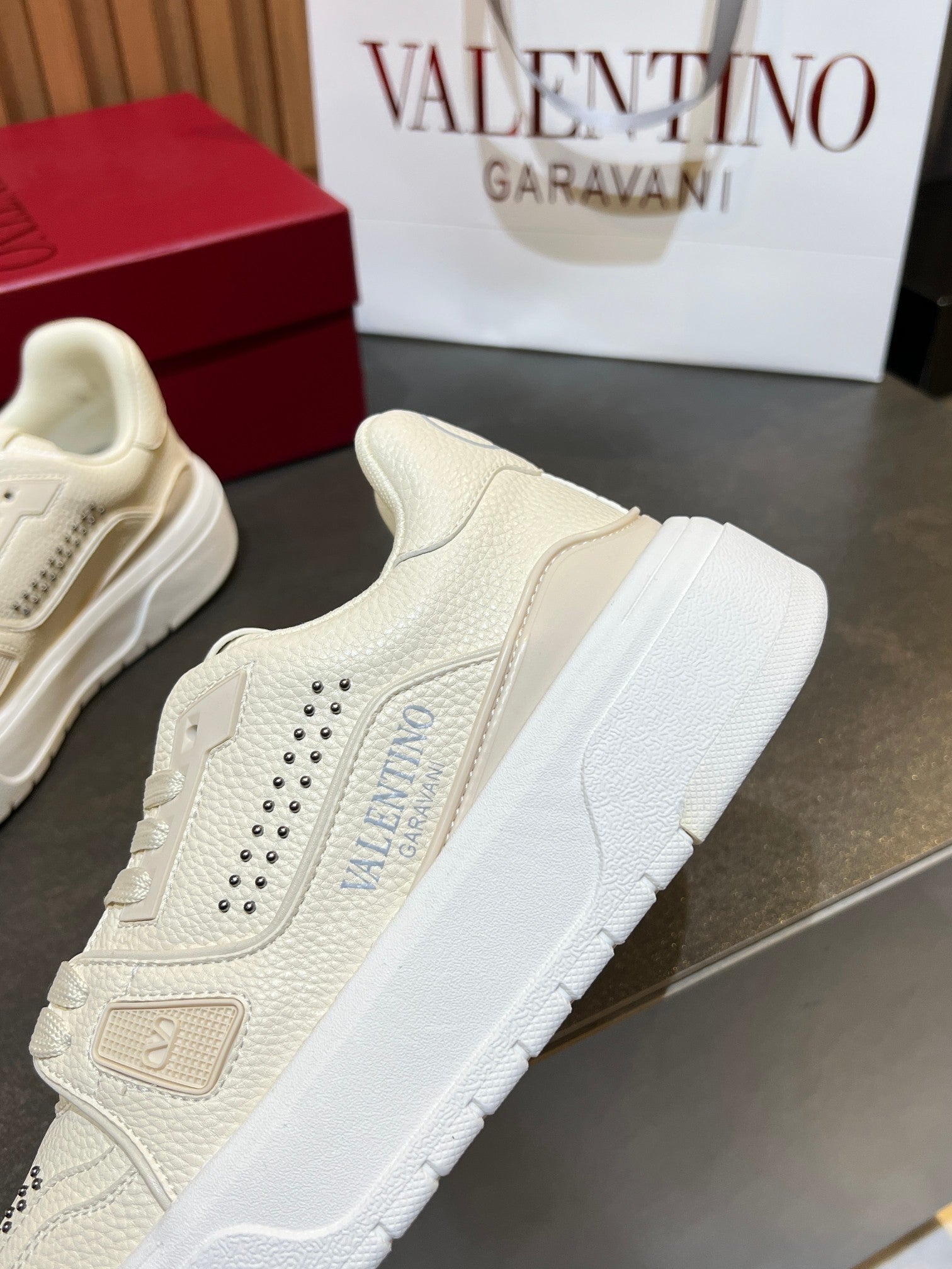 VALENTINO 26S ONESTUD SNEAKERS IN CREAM WHITE CALFSKIN