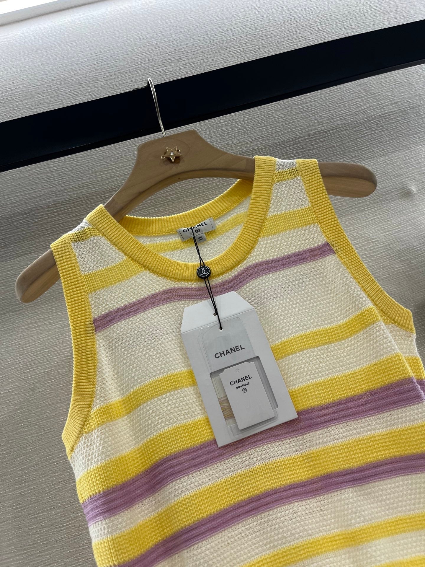 CHANEL STRIPED SLEEVELESS KNIT TOP 263403