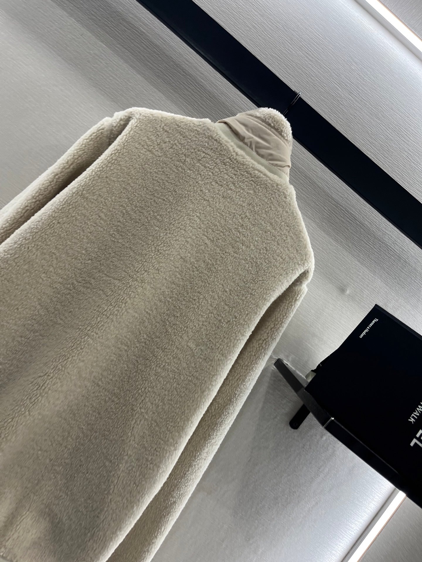 MONCLER 25S JACKET IN BEIGE 307590