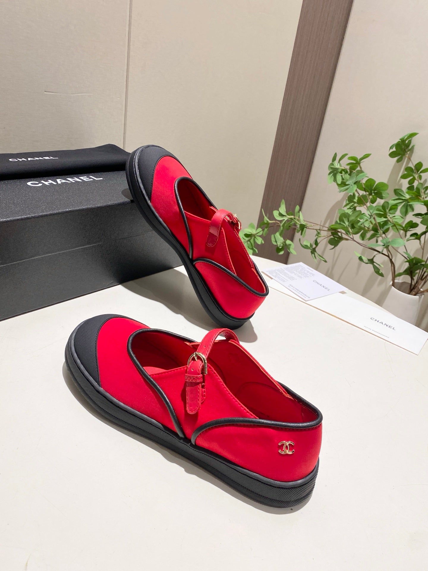 CHANEL 26S MARY JANE FLAT IN BLACK MIX RED FABRIC AND LAMBSKIN