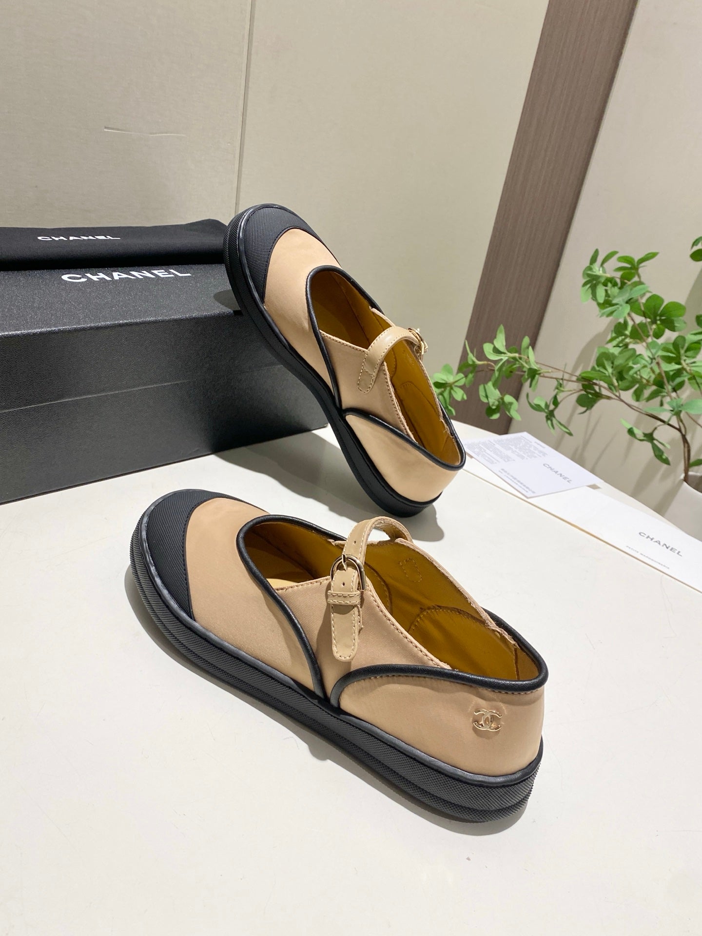 CHANEL 26S MARY JANE FLAT IN BLACK MIX BEIGE FABRIC AND LAMBSKIN