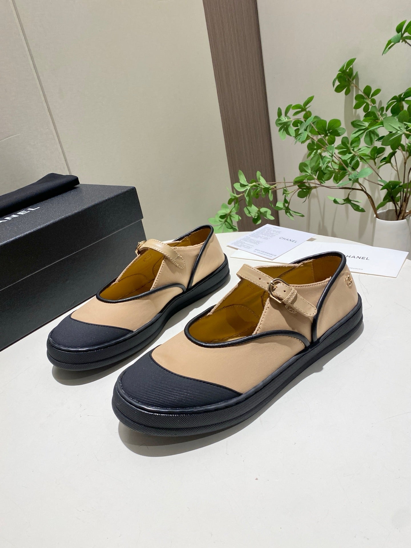 CHANEL 26S MARY JANE FLAT IN BLACK MIX BEIGE FABRIC AND LAMBSKIN