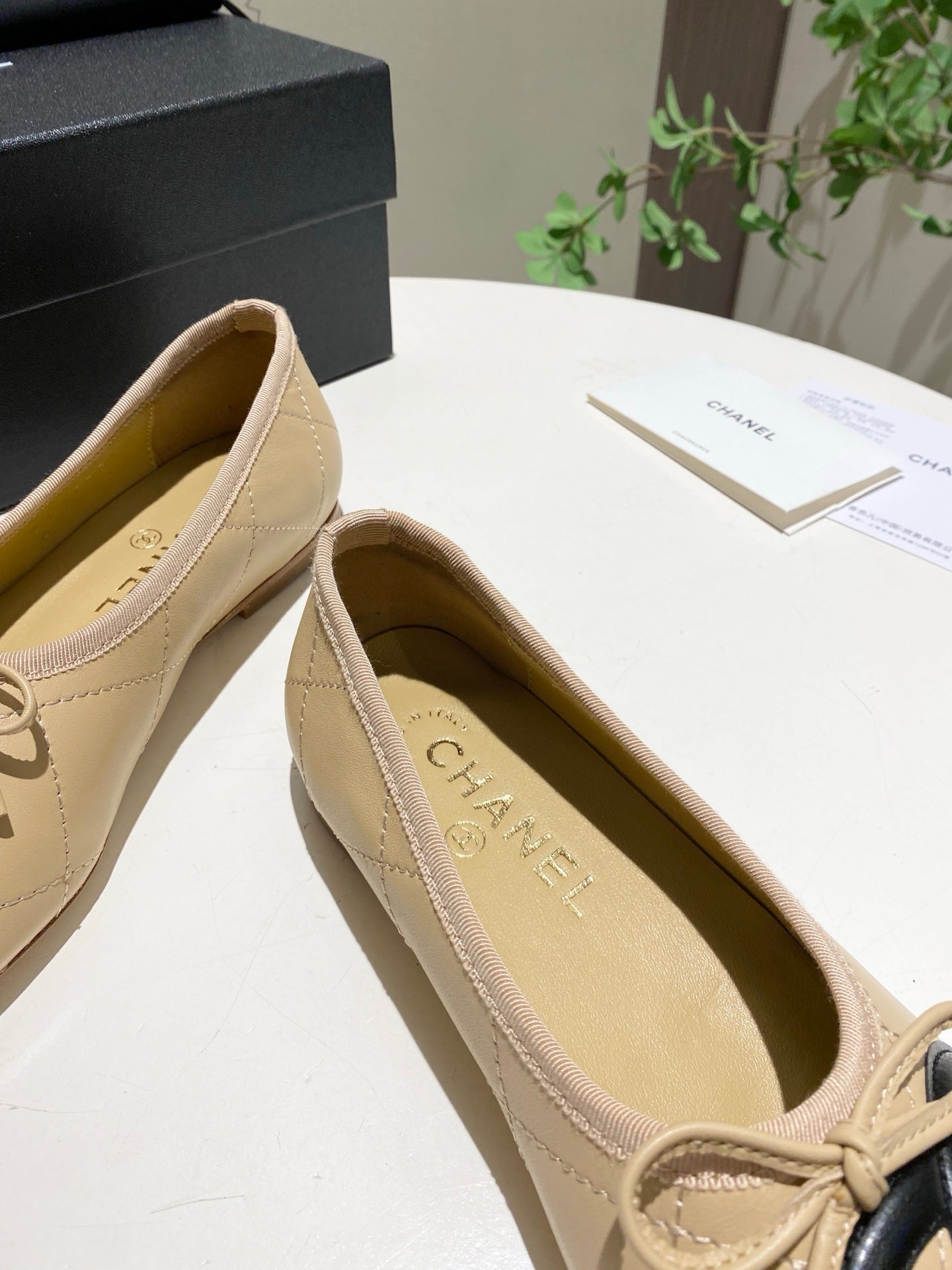 CHANEL 26S FLATS IN BEIGE LAMBSKIN WITH BOW