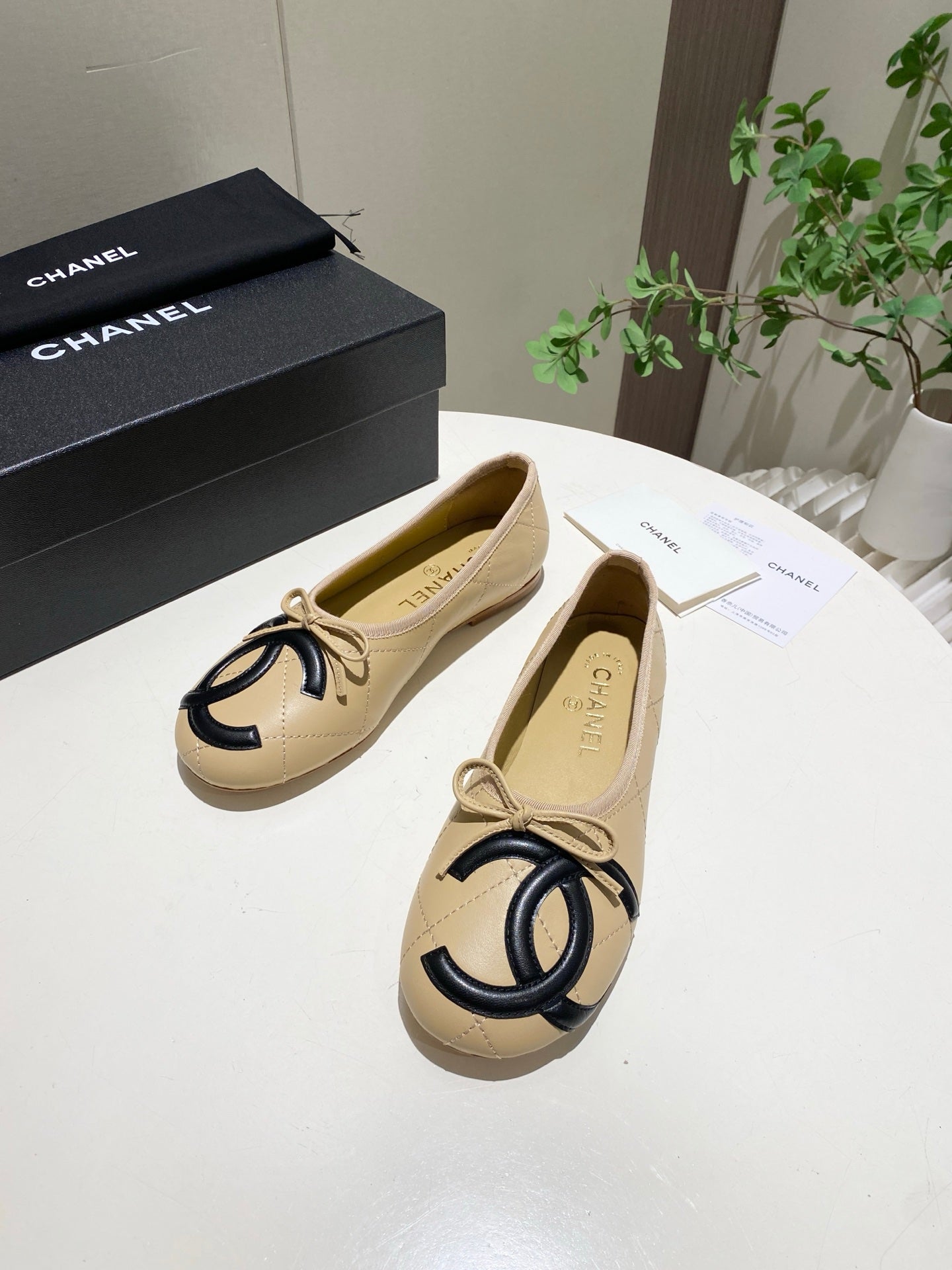 CHANEL 26S FLATS IN BEIGE LAMBSKIN WITH BOW