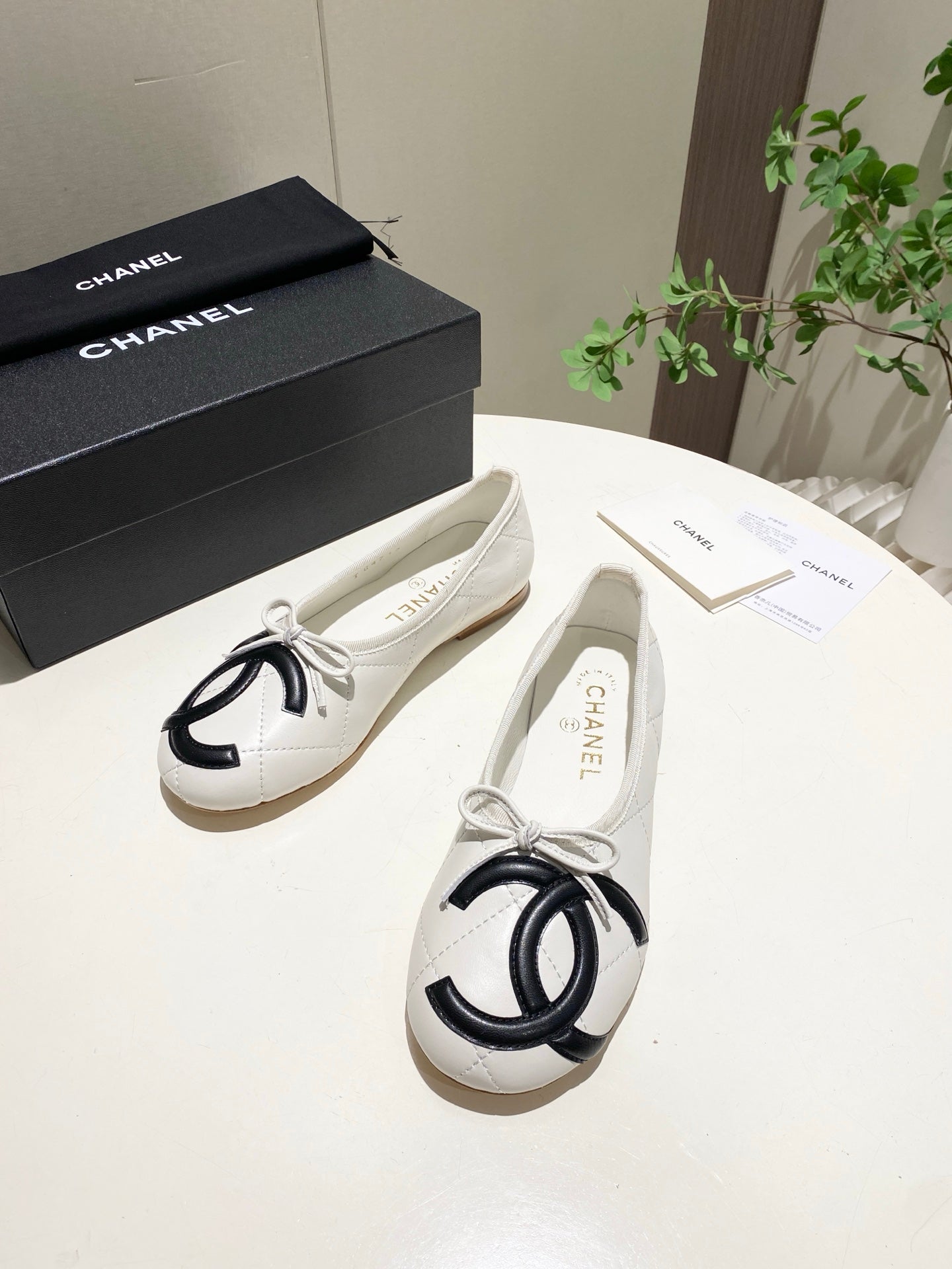 CHANEL 26S FLATS IN WHITE LAMBSKIN WITH BOW