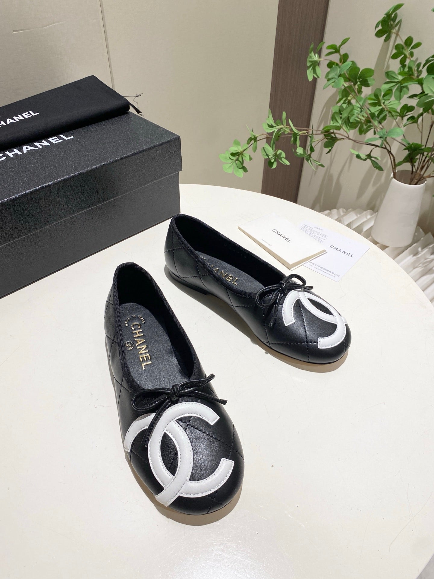 CHANEL 26S FLATS IN BLACK LAMBSKIN WITH BOW