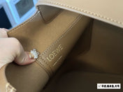 LOE MEDIUM 25 PEBBLE BUCKET IN OAK MELLOW CALFSKIN