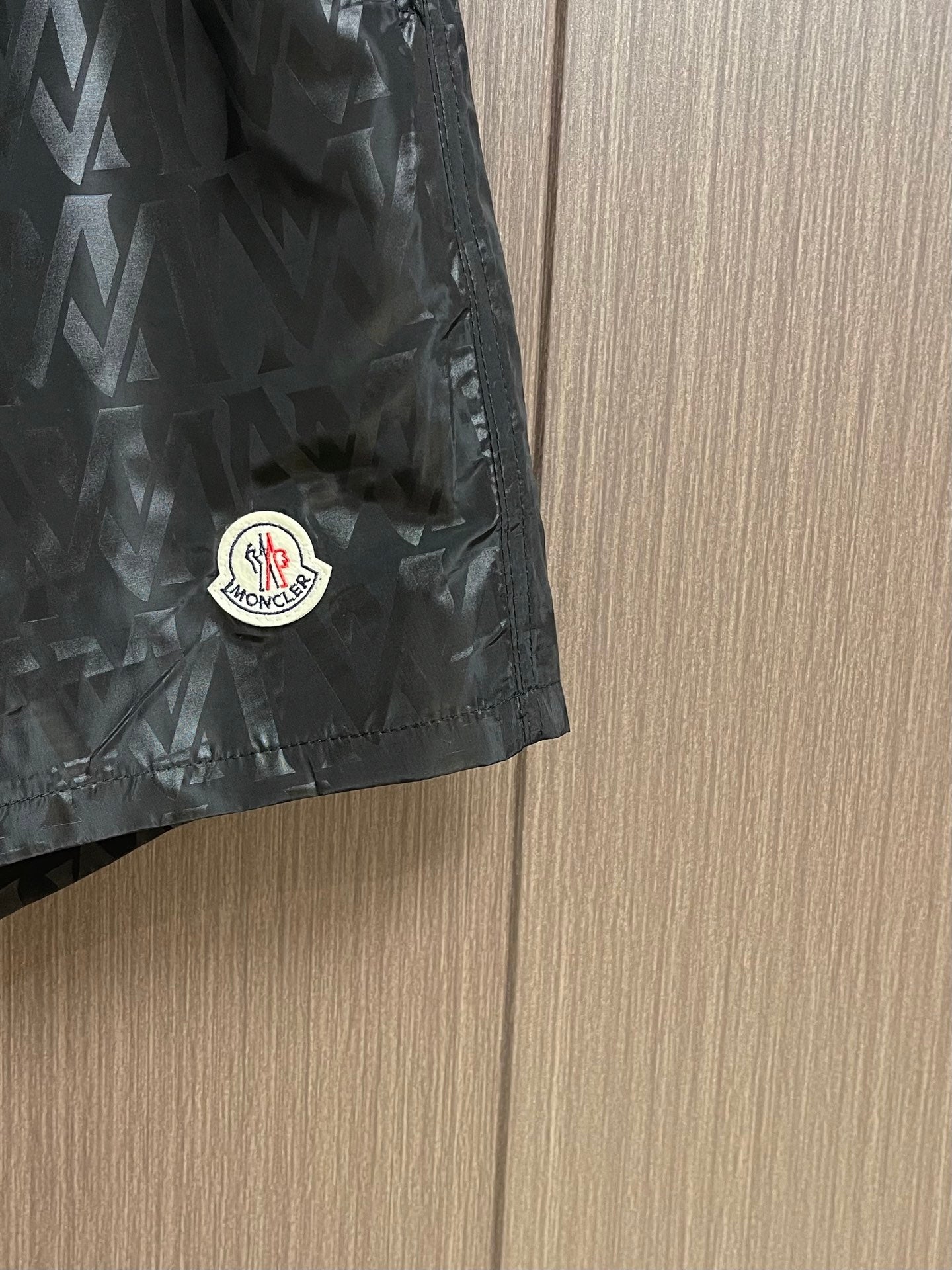 MONCLER 26S SHORTS 580