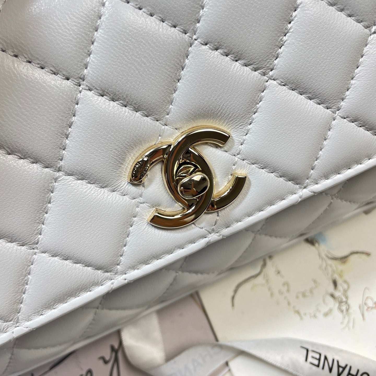 CHANEL 26S COCO HANDLE BAG 32 IN WHITE LAMBSKIN GOLD HARDWARE