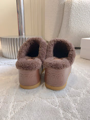 CELINE 25S DANA WEDGE MULE 70MM IN DARK BROWN SUEDE CALFSKIN AND SHEARLING