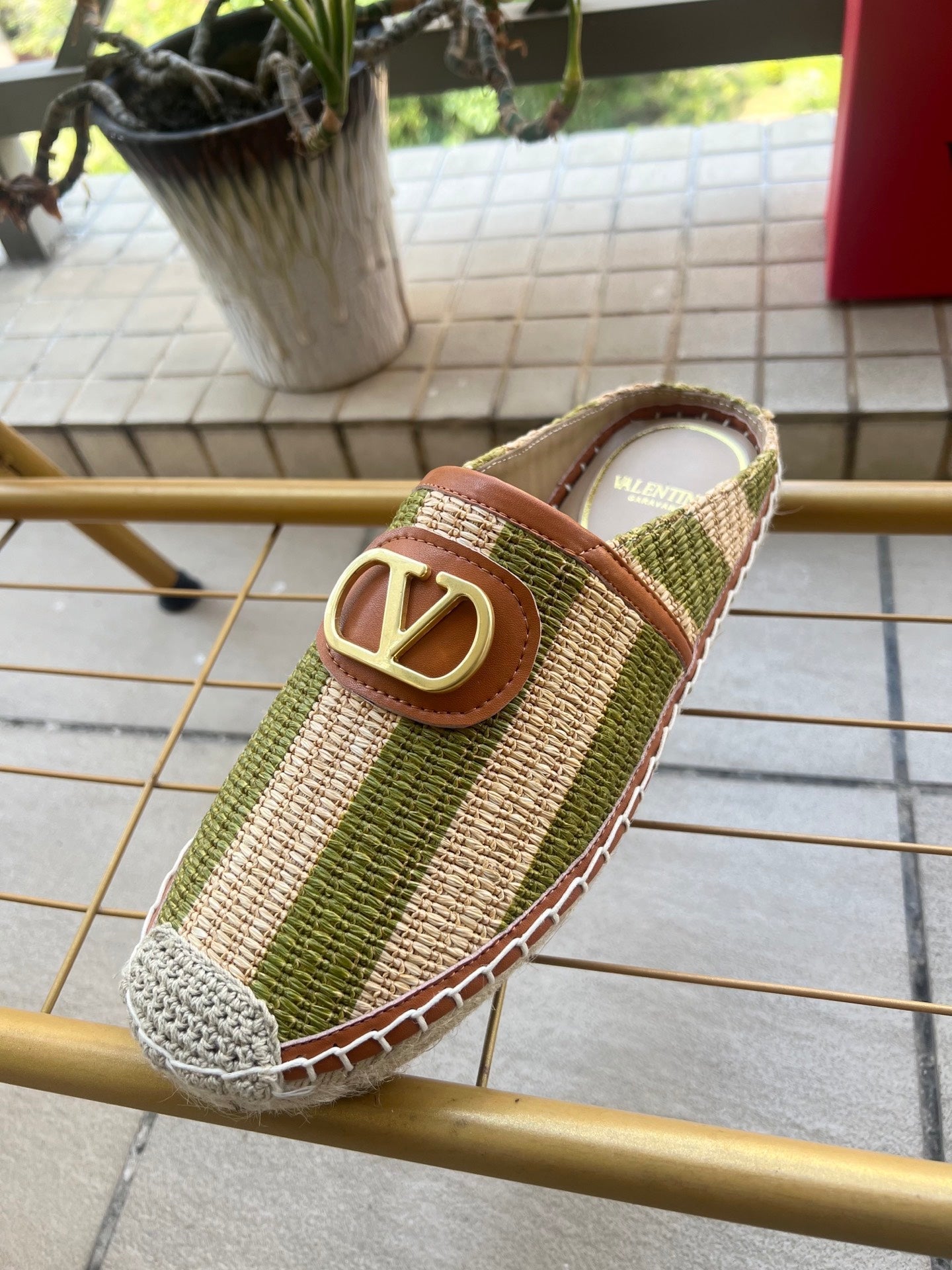 VALENTINO 26S ESPADRILLE MULES IN GREEN AND BEIGE RAFFIA