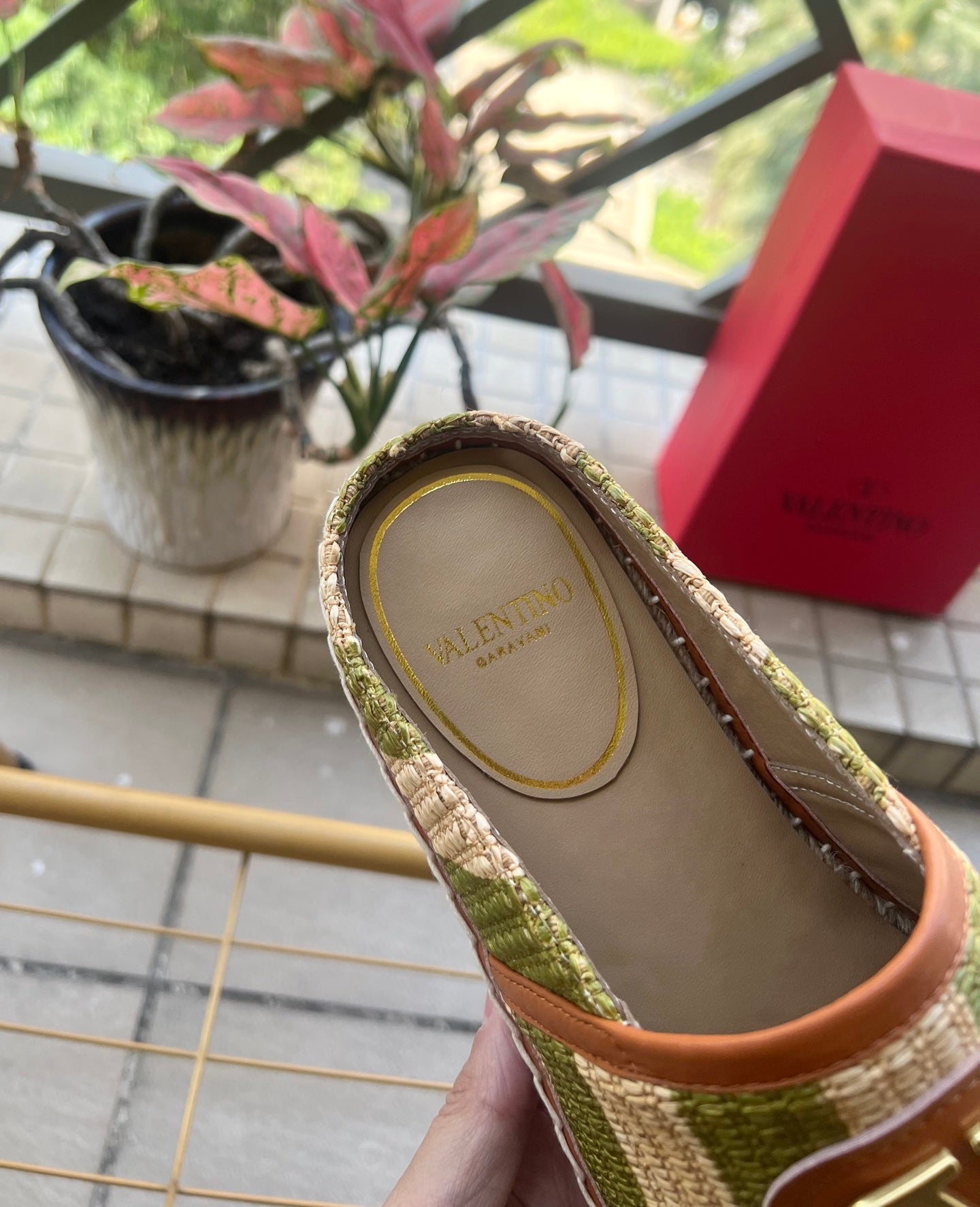 VALENTINO 26S ESPADRILLE MULES IN GREEN AND BEIGE RAFFIA