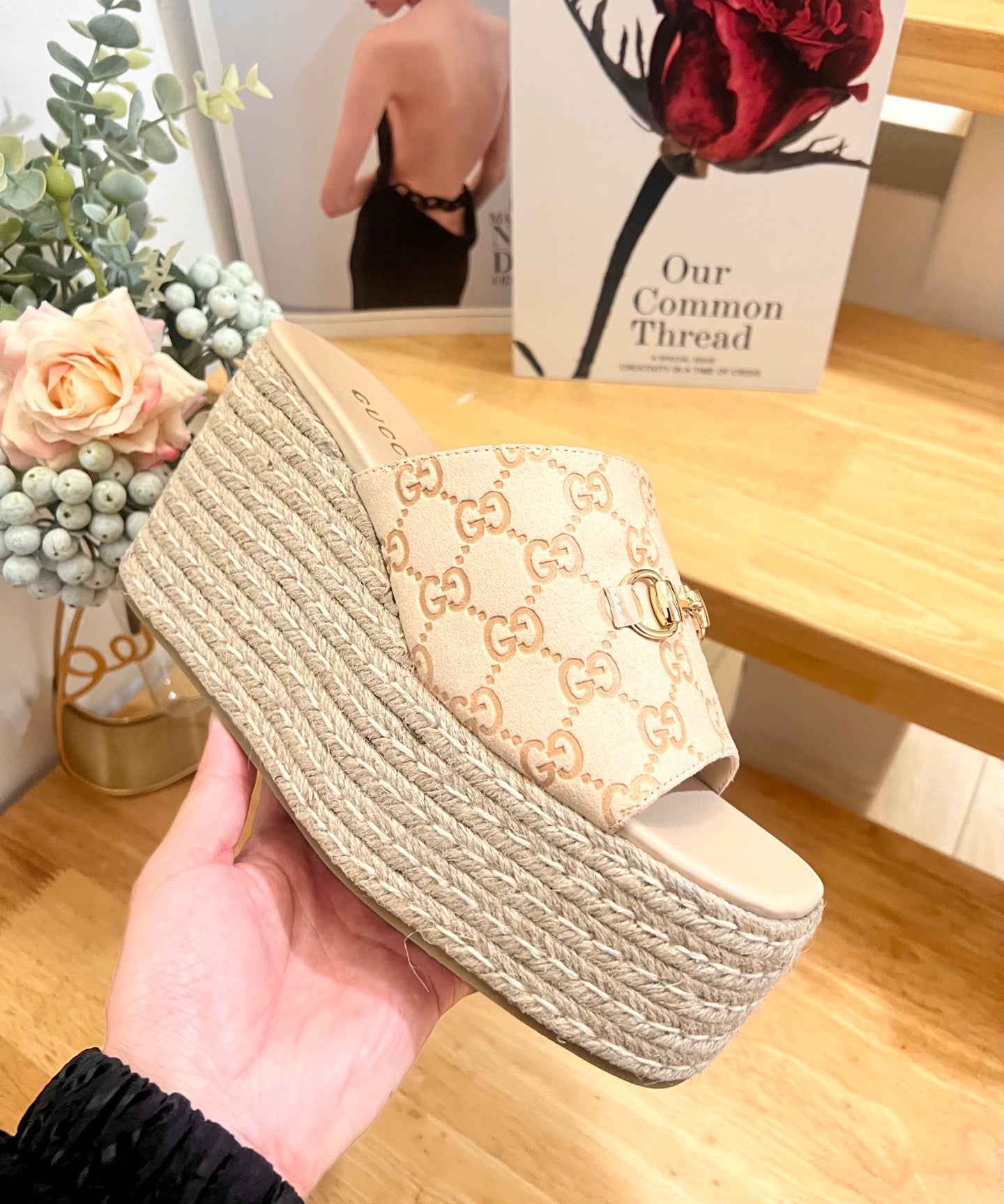 GUCCI 26S WEDGE SANDALS 100 MM IN BEIGE SUEDE