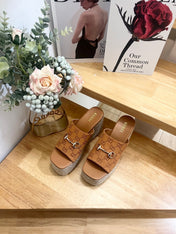 GUCCI 26S WEDGE SANDALS 100 MM IN LIGHT BROWN SUEDE