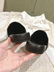 FLAT MULES IN BLACK SMOOTH CALFSKIN GOLD BUCKLE