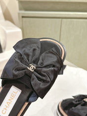 CC SLIPPERS WITH SILK BOW IN BLACK COWHIDE